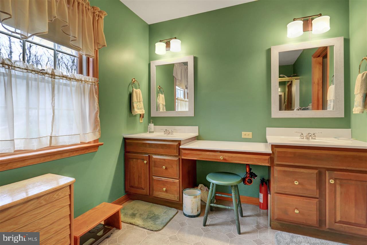 LAUREL SUMMIT - Residential