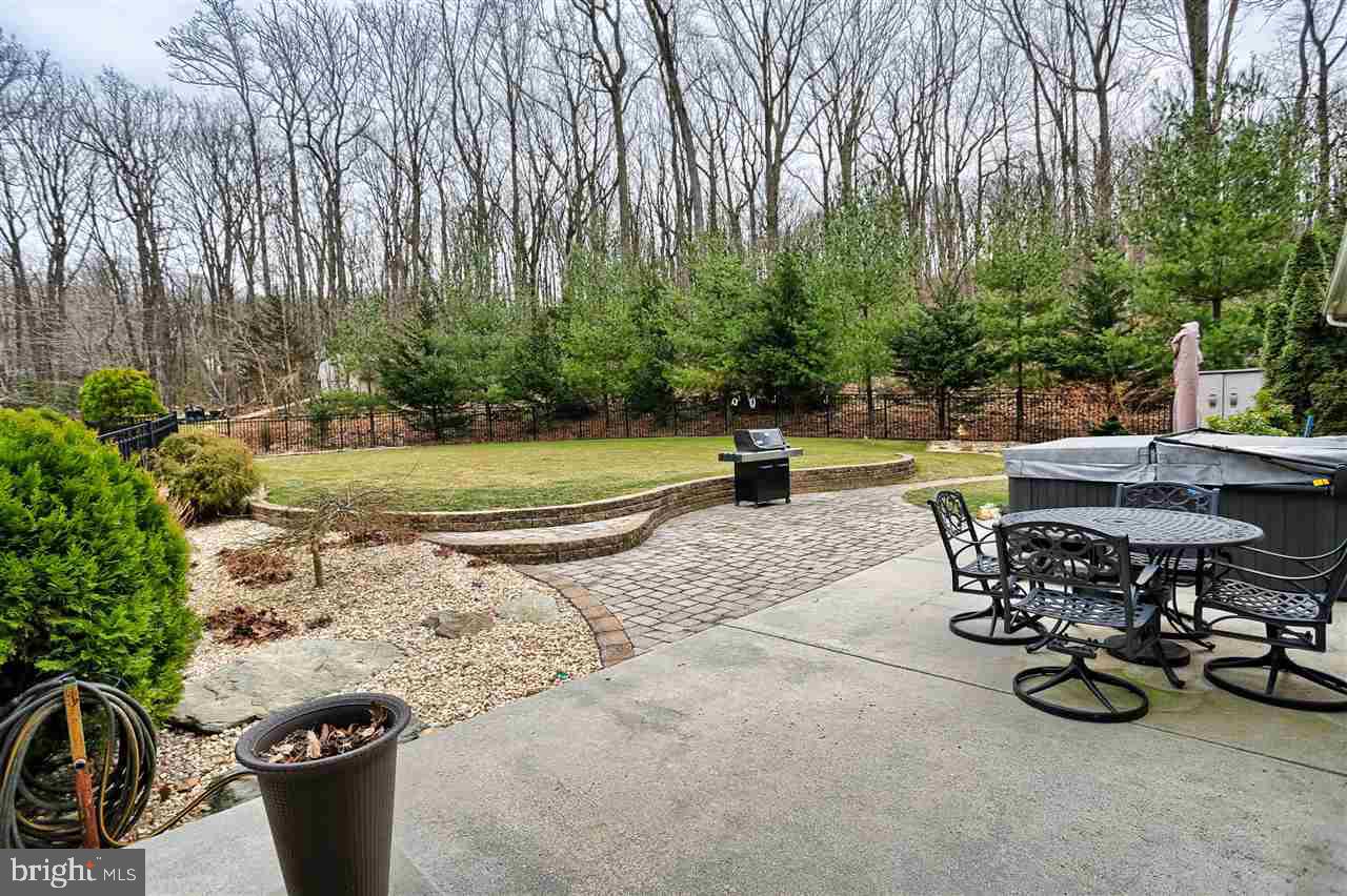 LAUREL SUMMIT - Residential