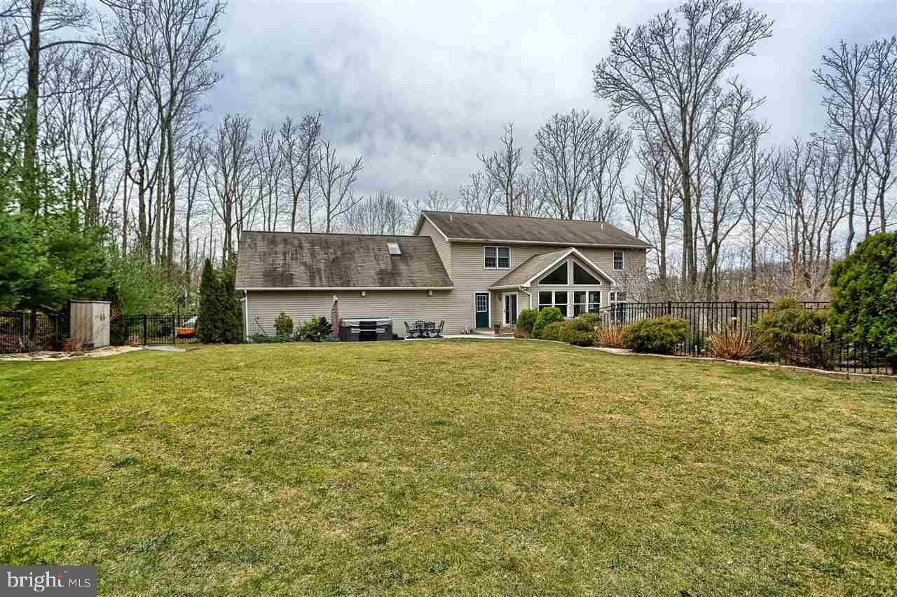 LAUREL SUMMIT - Residential