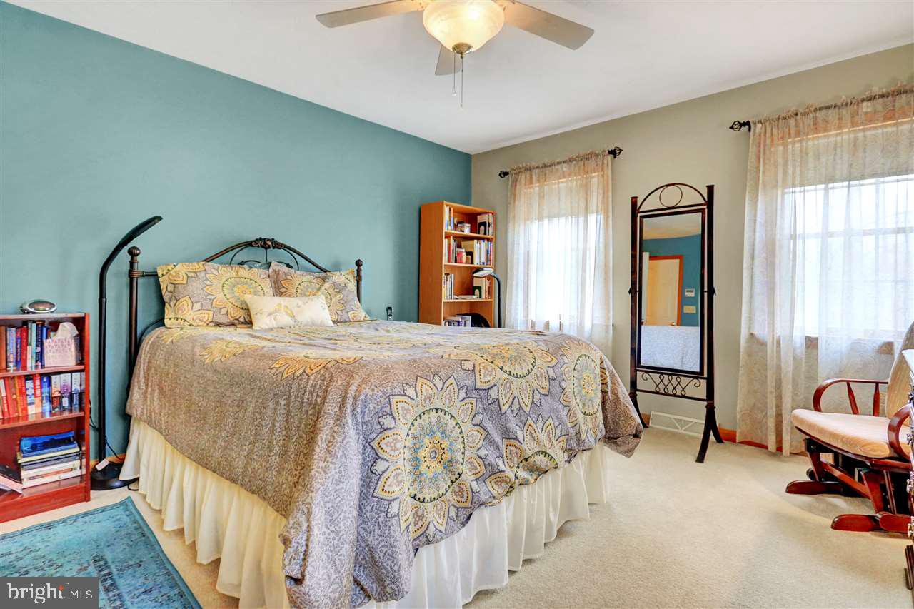 LAUREL SUMMIT - Residential