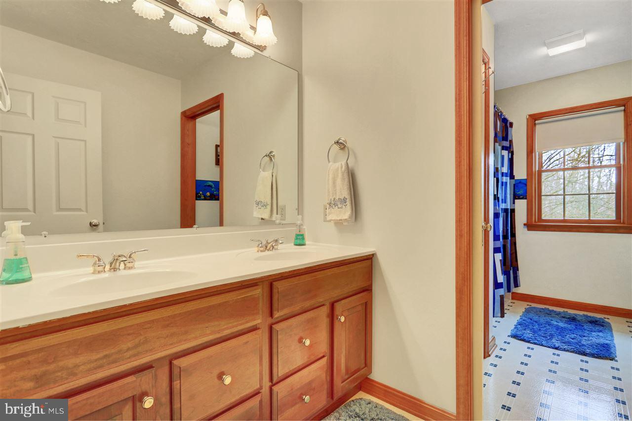 LAUREL SUMMIT - Residential
