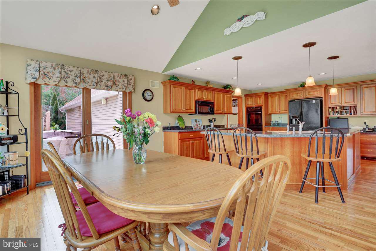 LAUREL SUMMIT - Residential