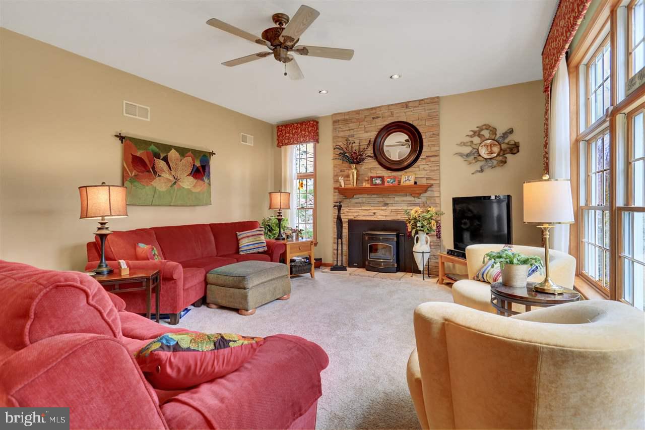 LAUREL SUMMIT - Residential