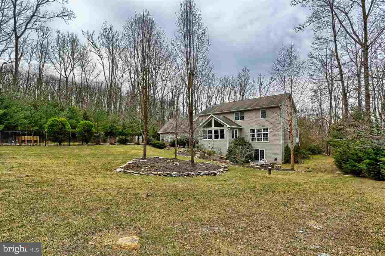 LAUREL SUMMIT - Residential