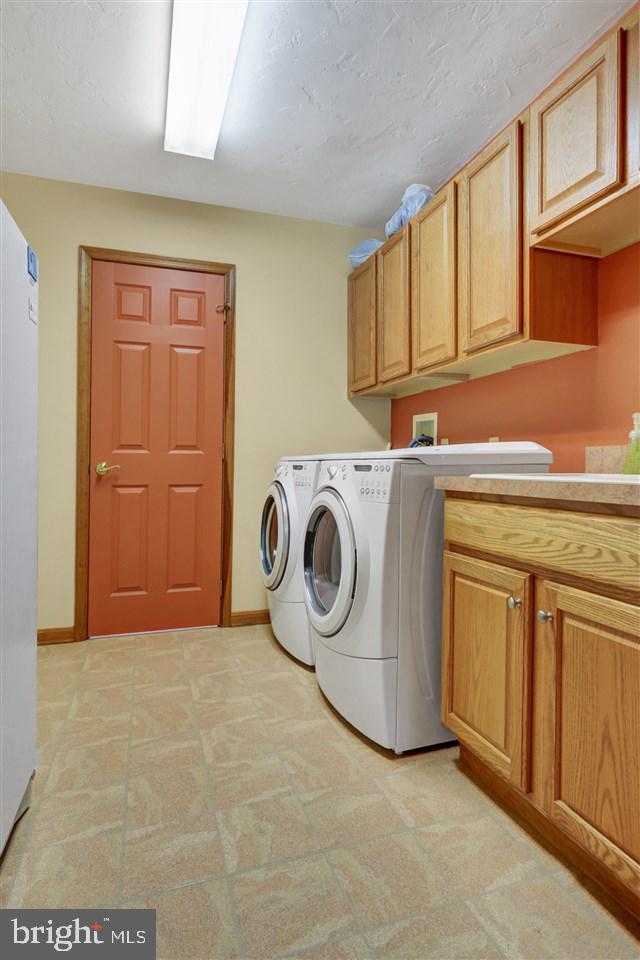 LAUREL SUMMIT - Residential