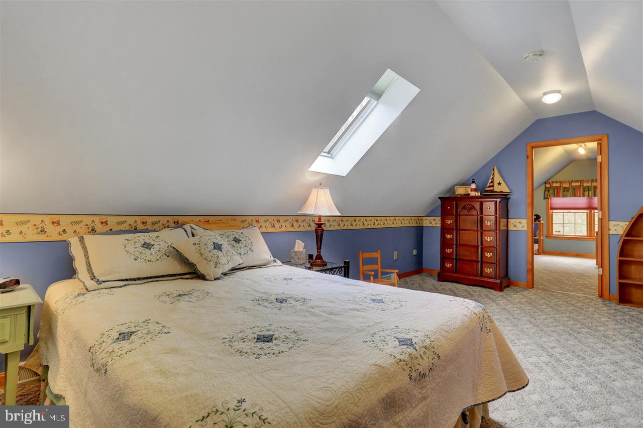 LAUREL SUMMIT - Residential