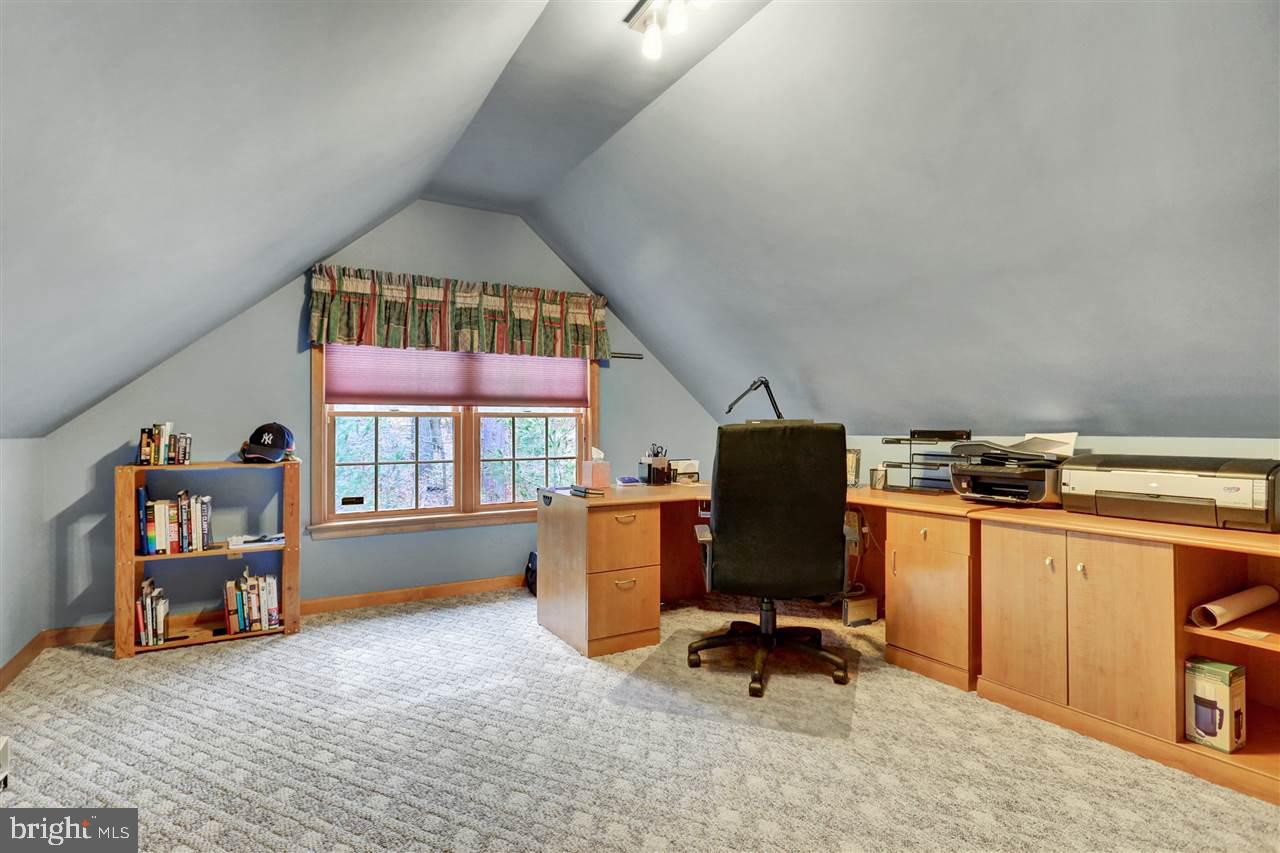 LAUREL SUMMIT - Residential