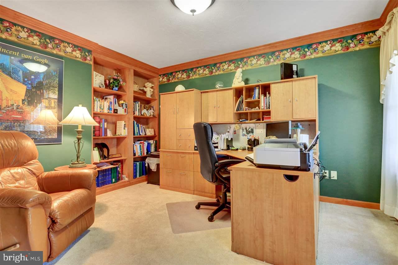 LAUREL SUMMIT - Residential