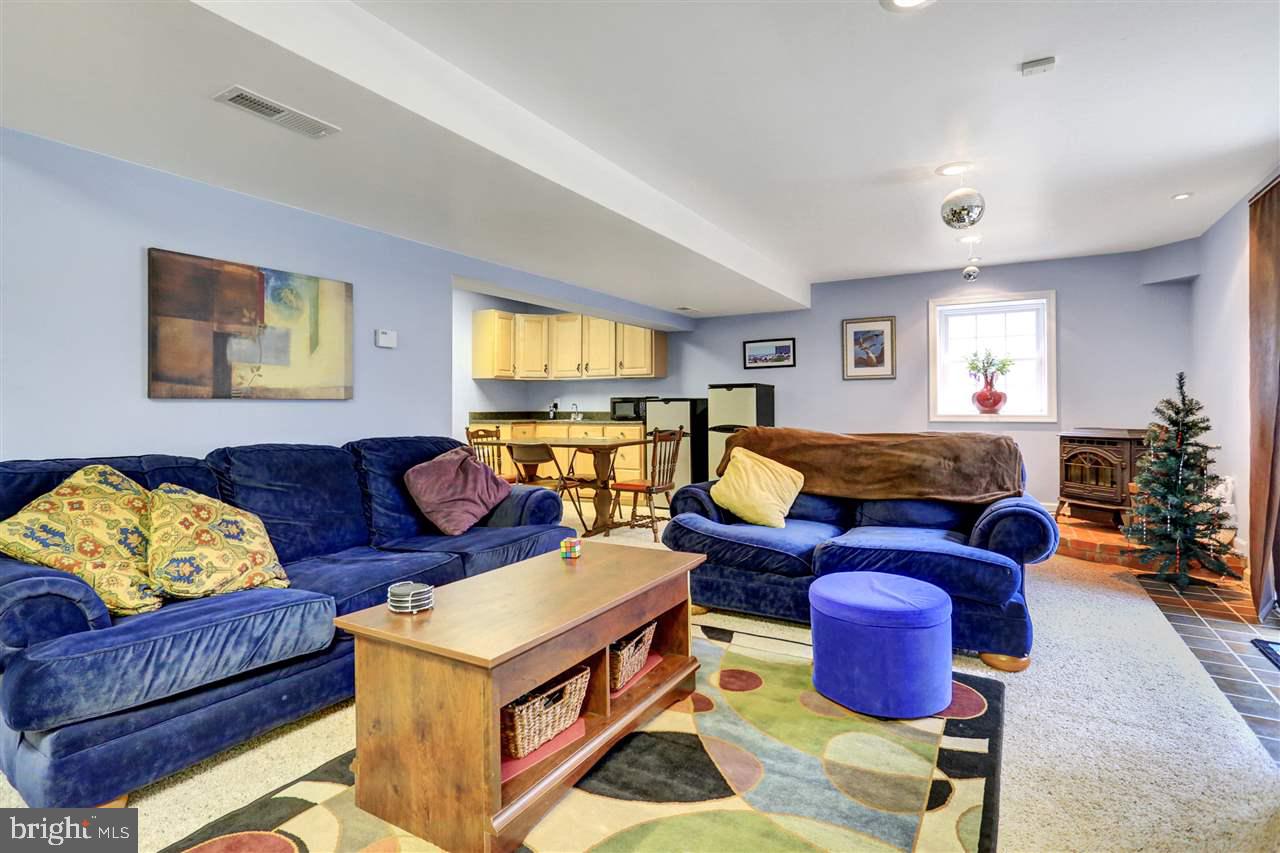 LAUREL SUMMIT - Residential