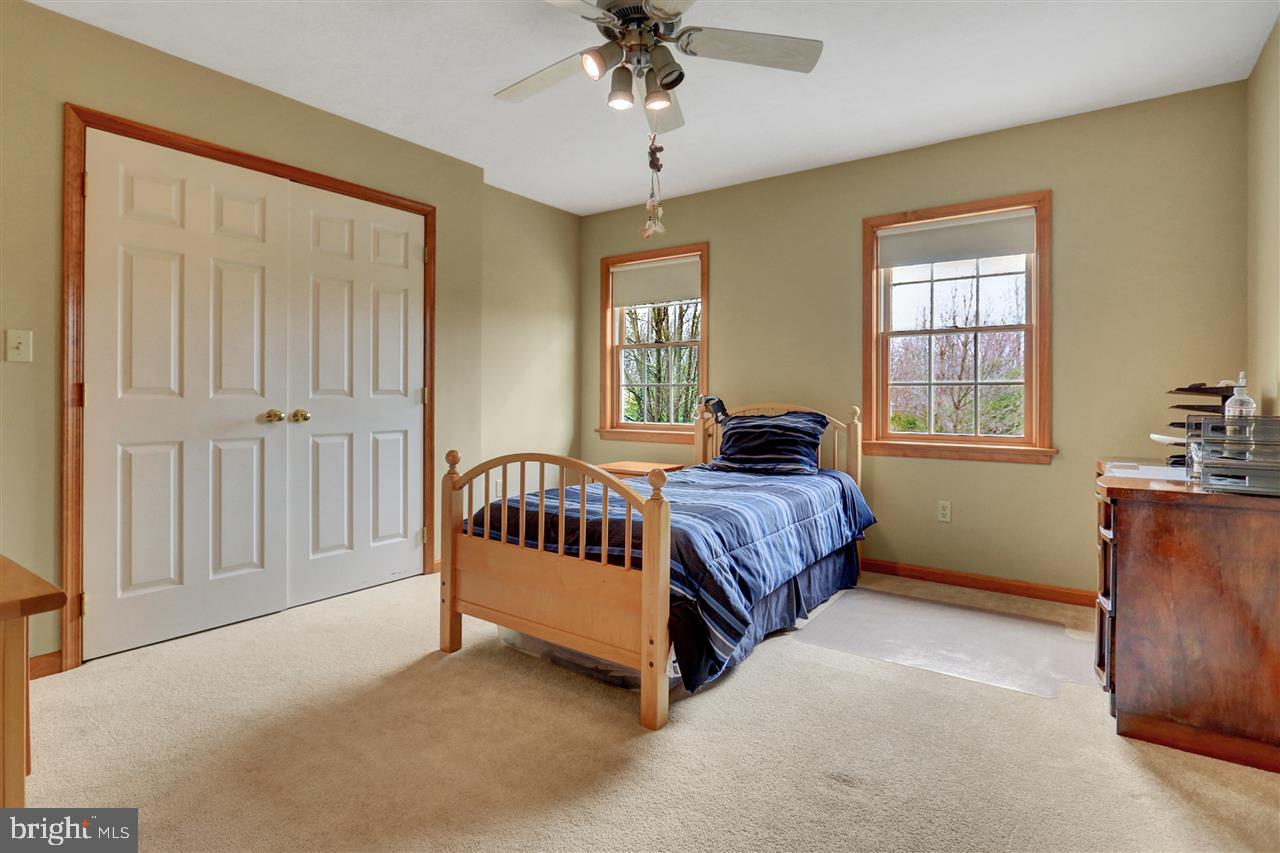 LAUREL SUMMIT - Residential