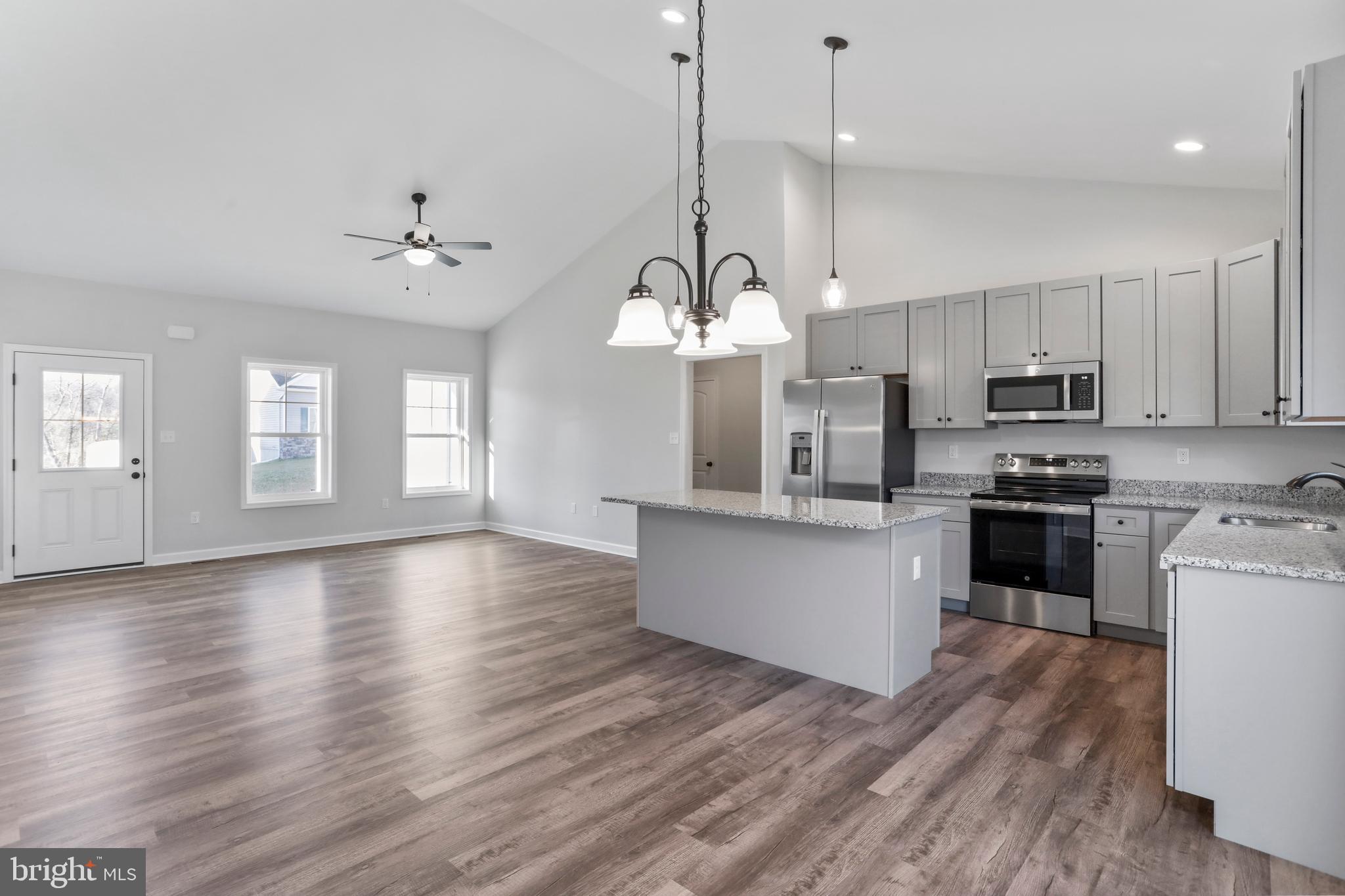 MIDDLE CREEK VISTAS - Residential