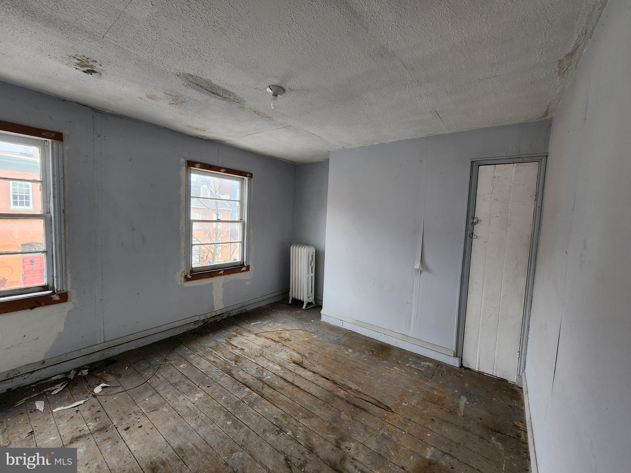 HOLLINS MARKET - Residential