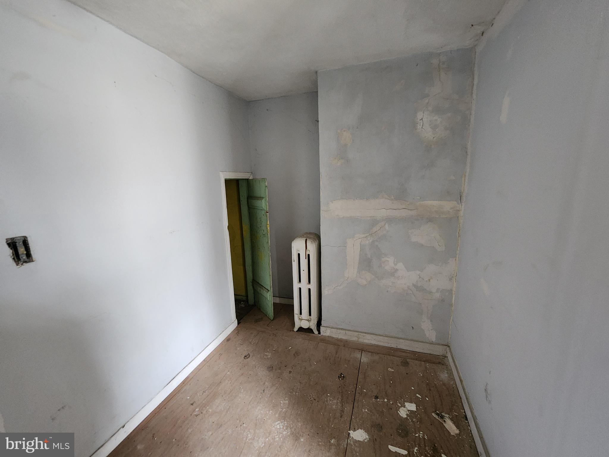 HOLLINS MARKET - Residential