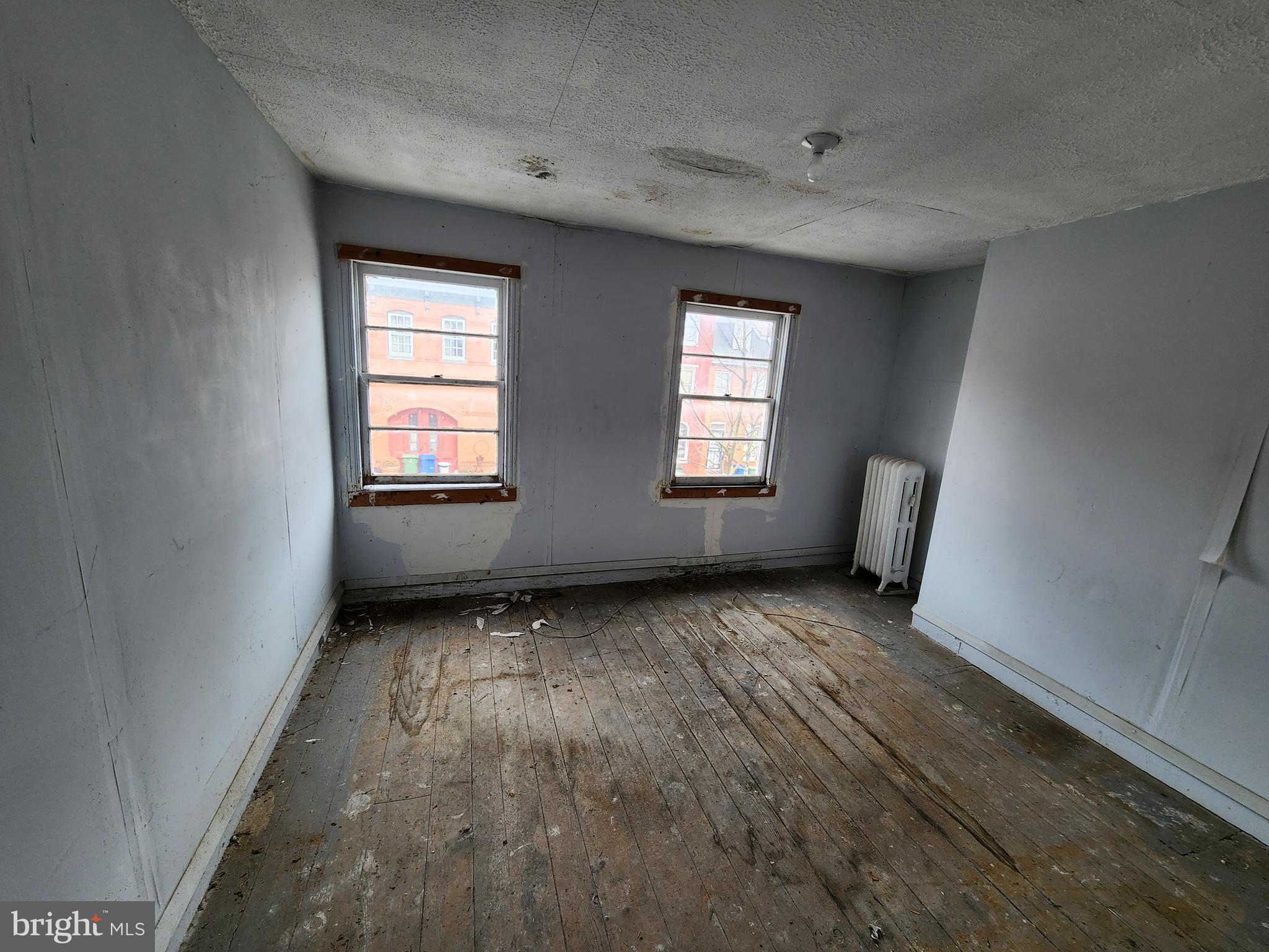 HOLLINS MARKET - Residential