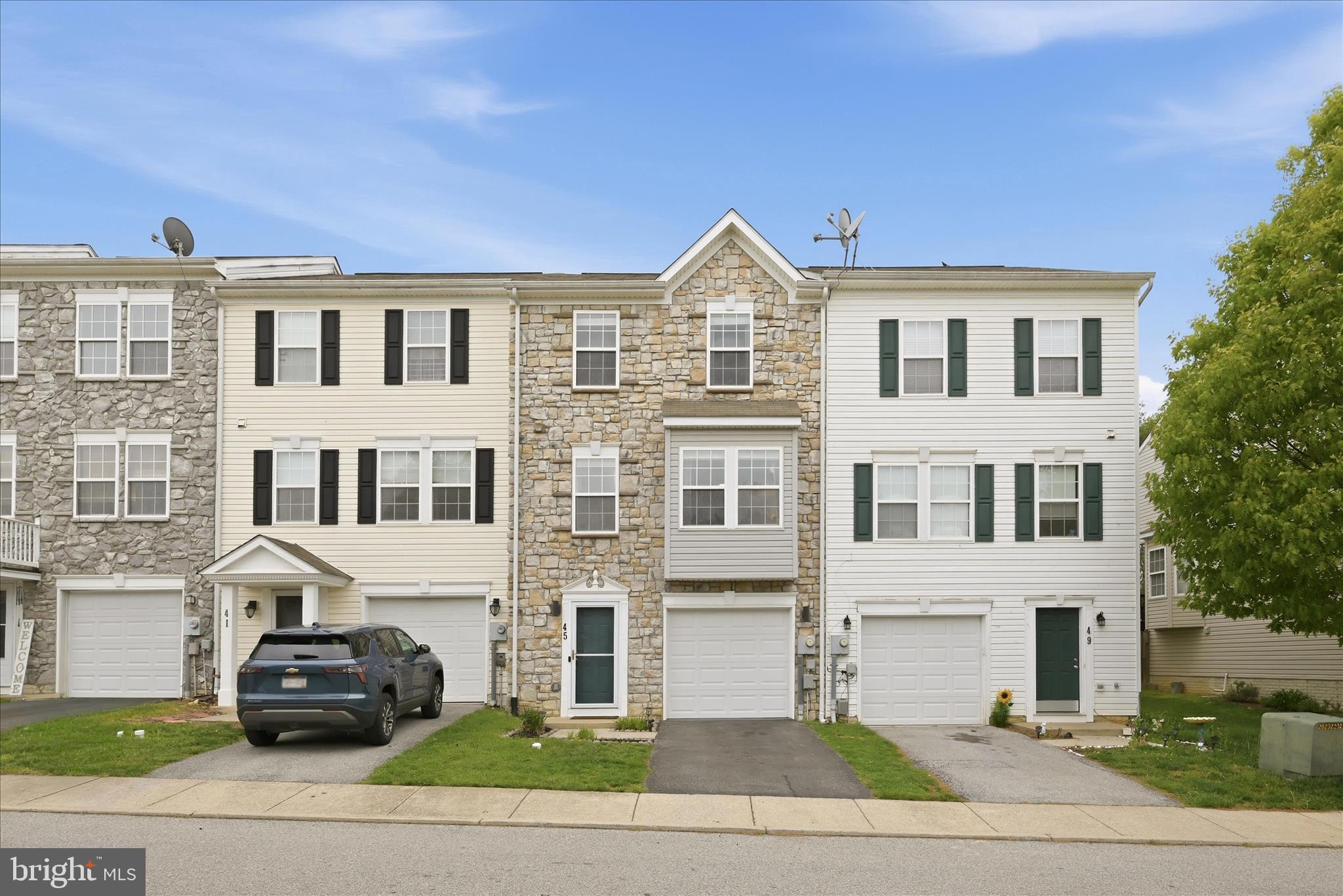 COUNTY GREEN - Residential