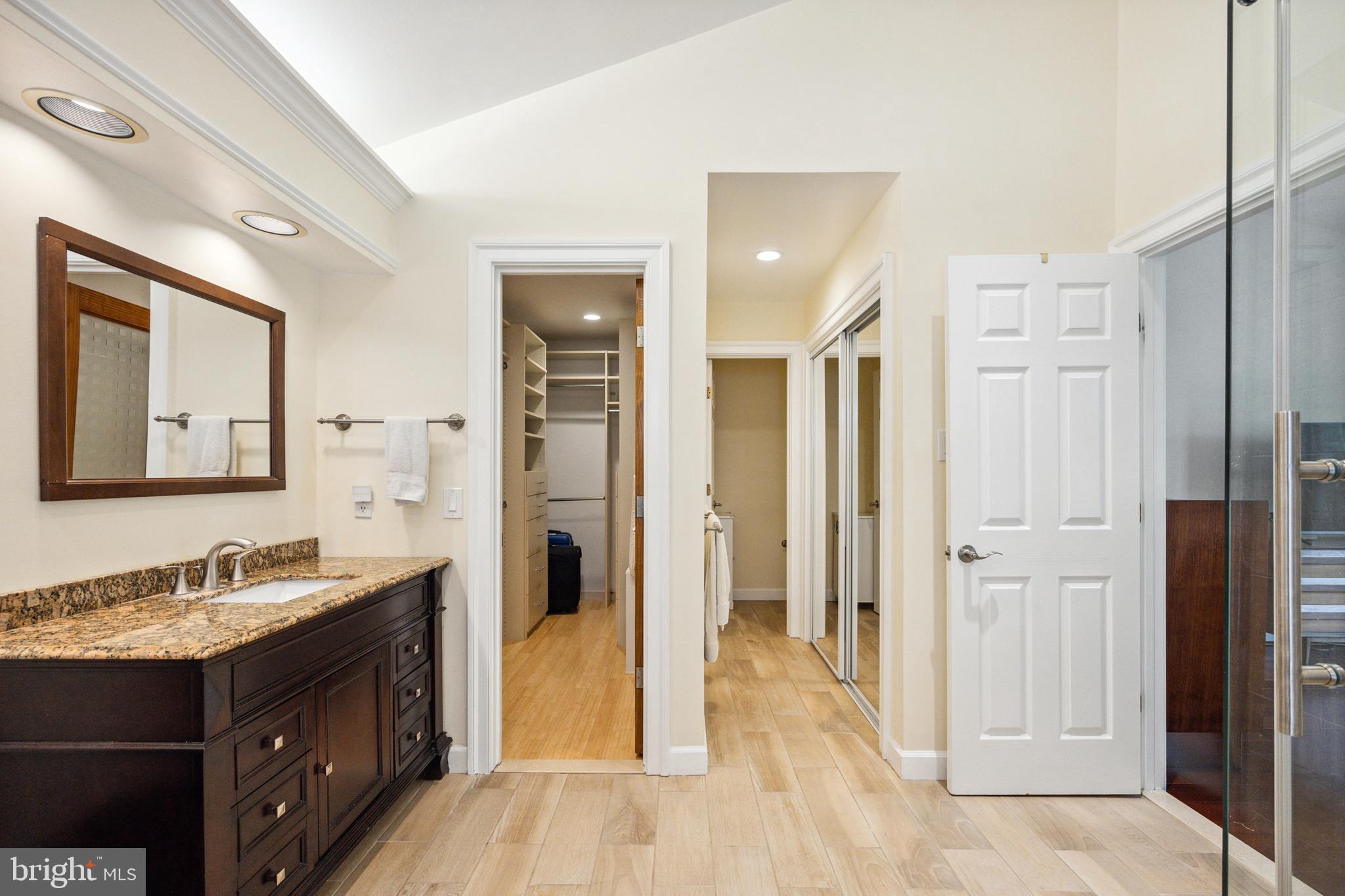 COURTHOUSE OAKS - Residential