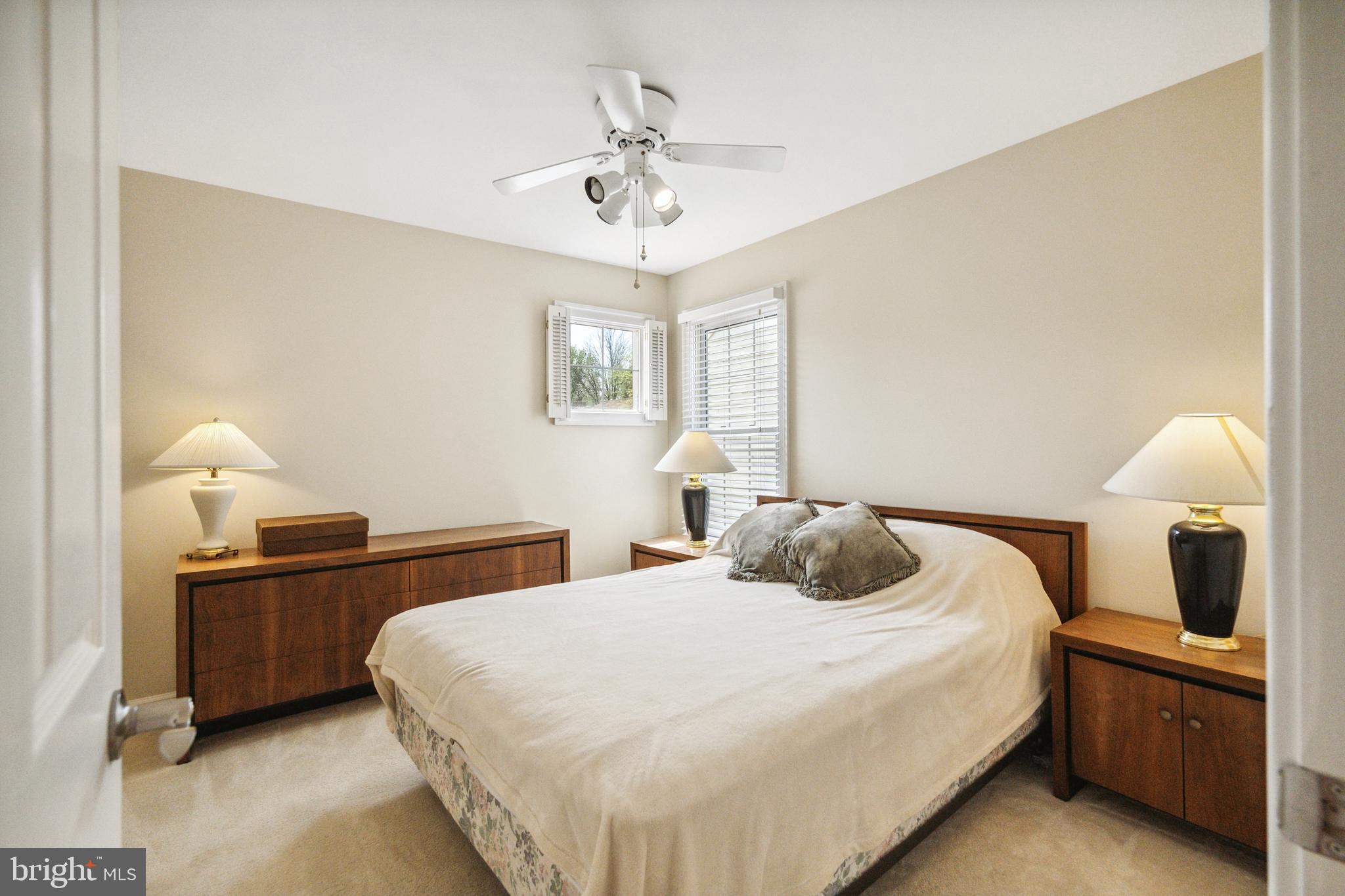 COURTHOUSE OAKS - Residential