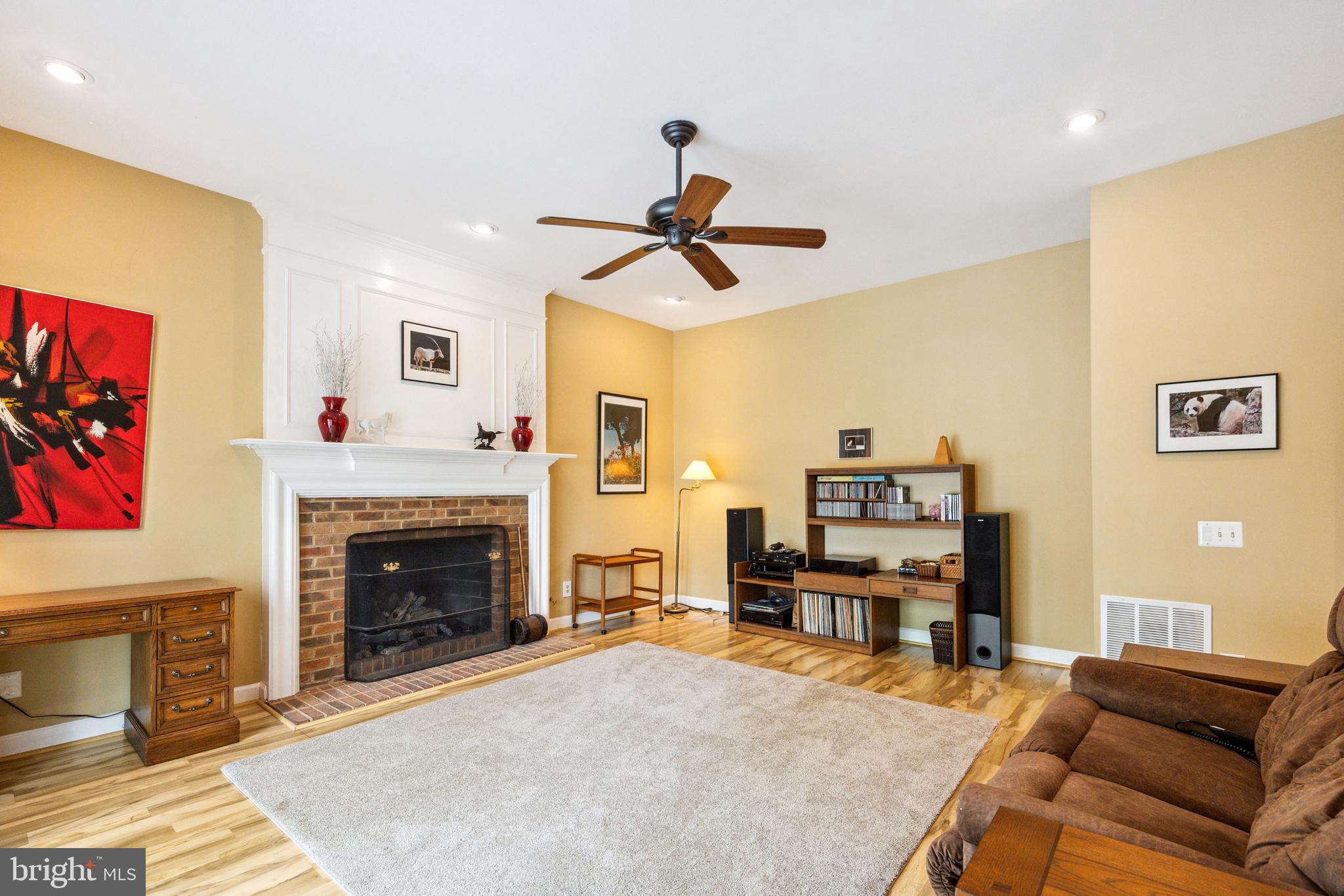 COURTHOUSE OAKS - Residential