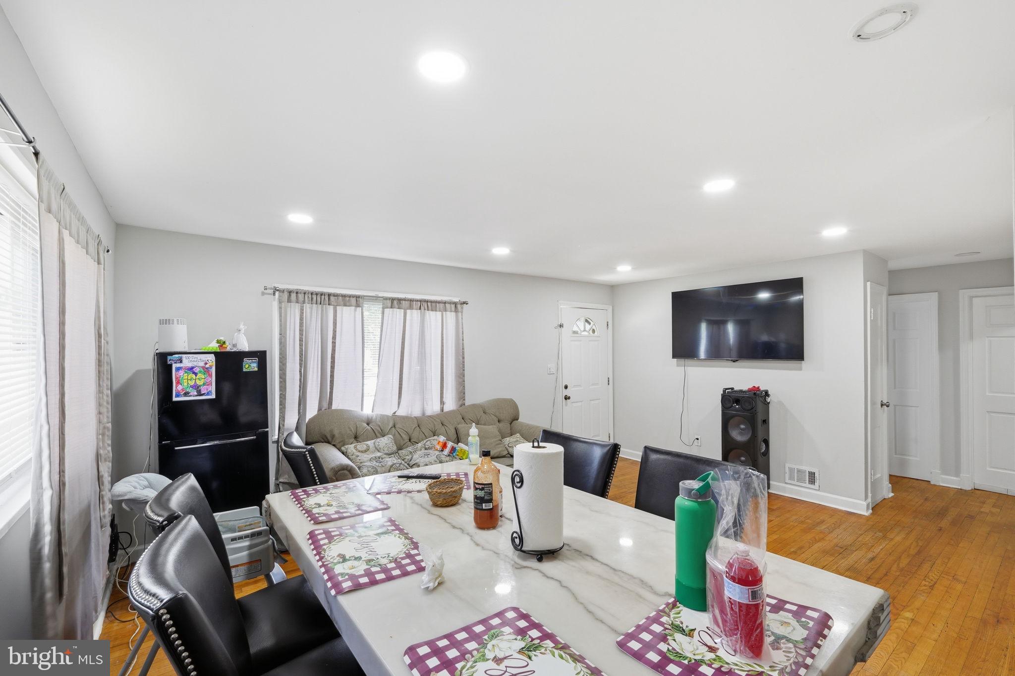 NORTH FORESTVILLE - Residential