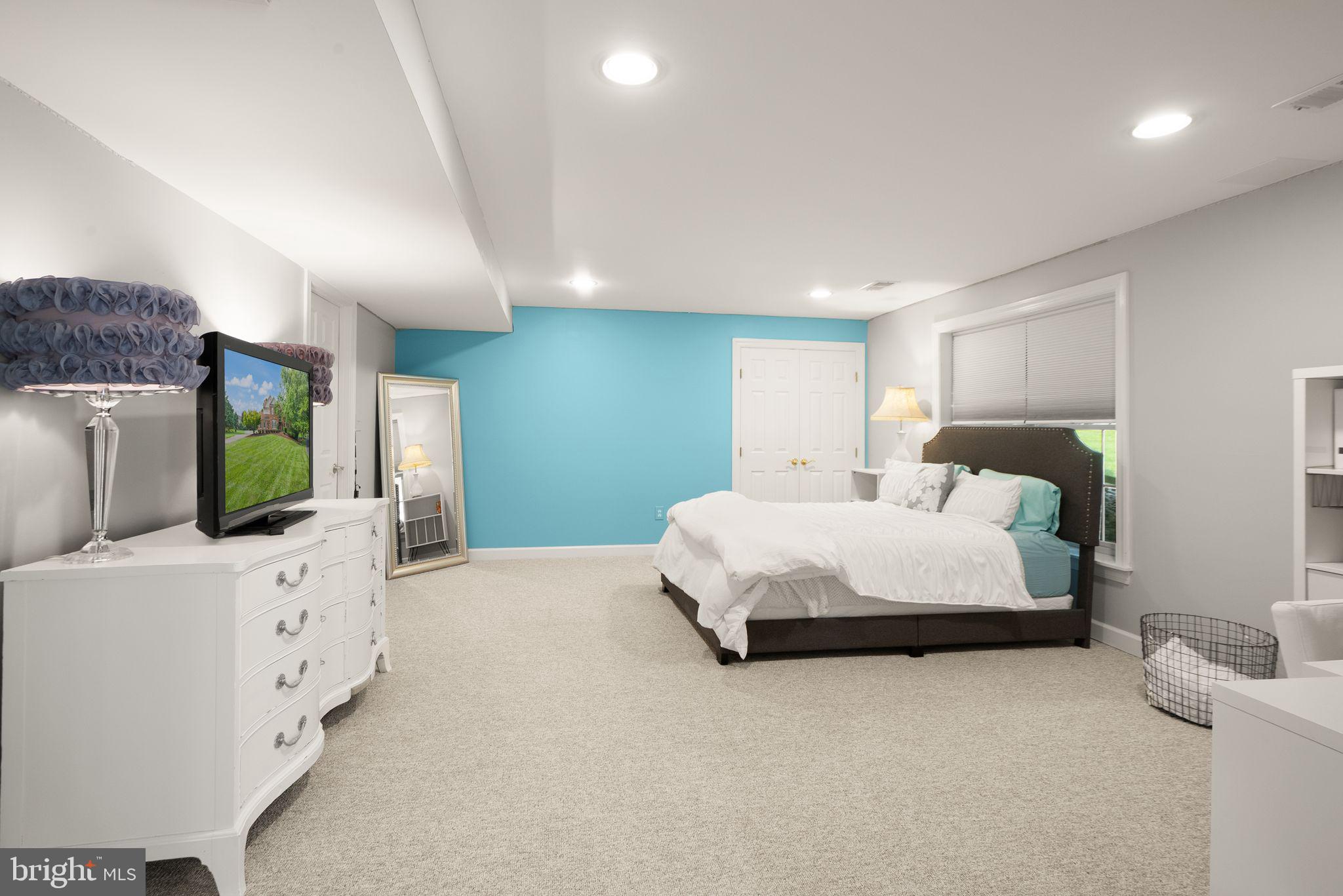 PINEY RUN MEADOW - Residential