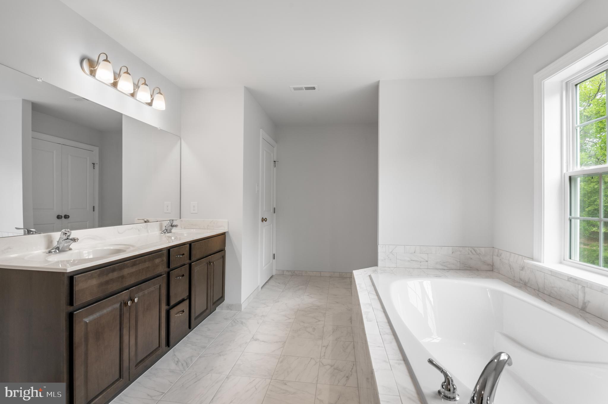 ARDEN RESERVE - Residential