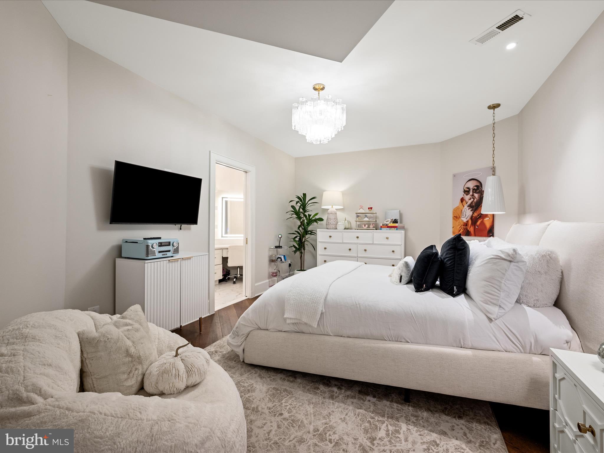 CREIGHTON FARMS - Residential