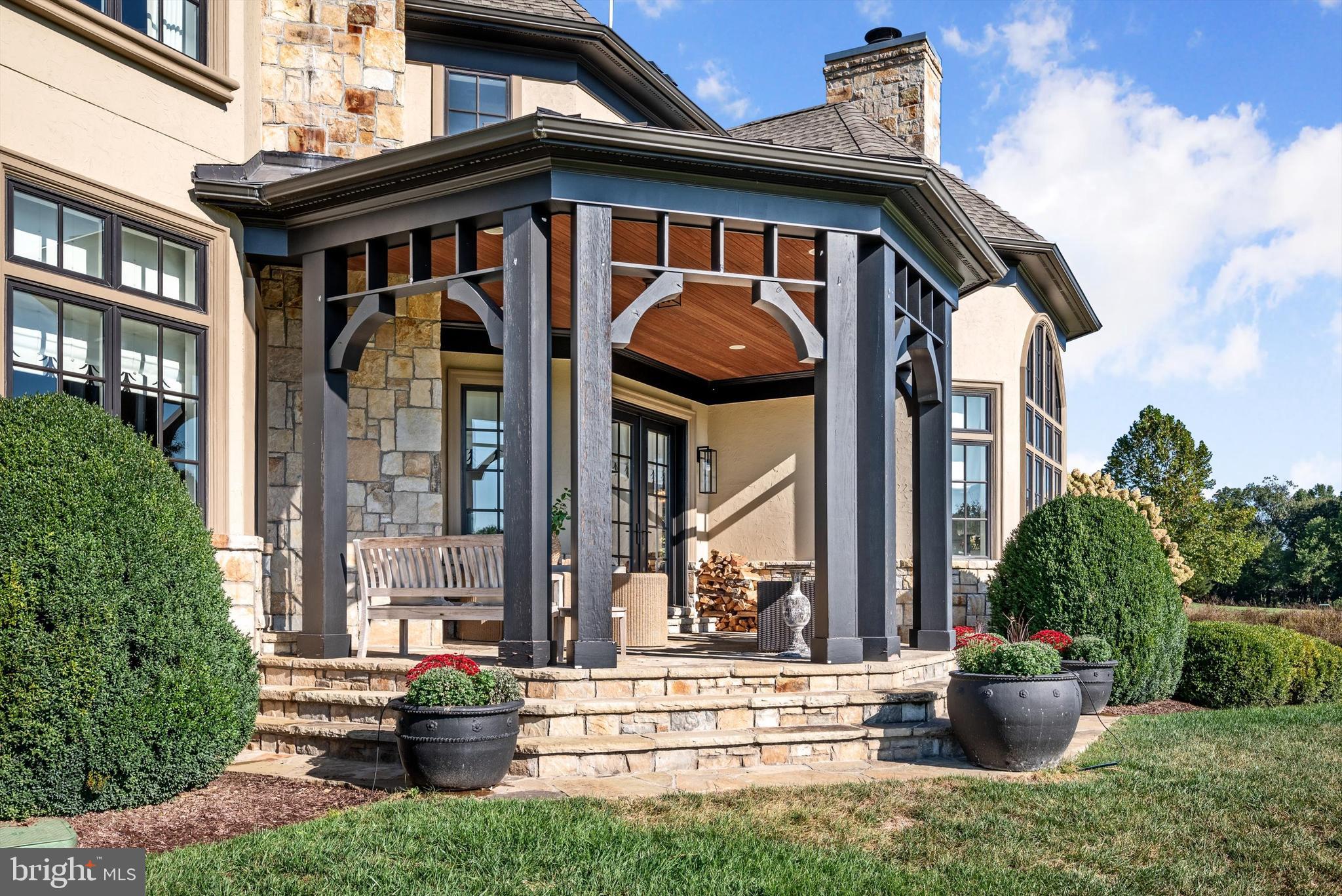 CREIGHTON FARMS - Residential