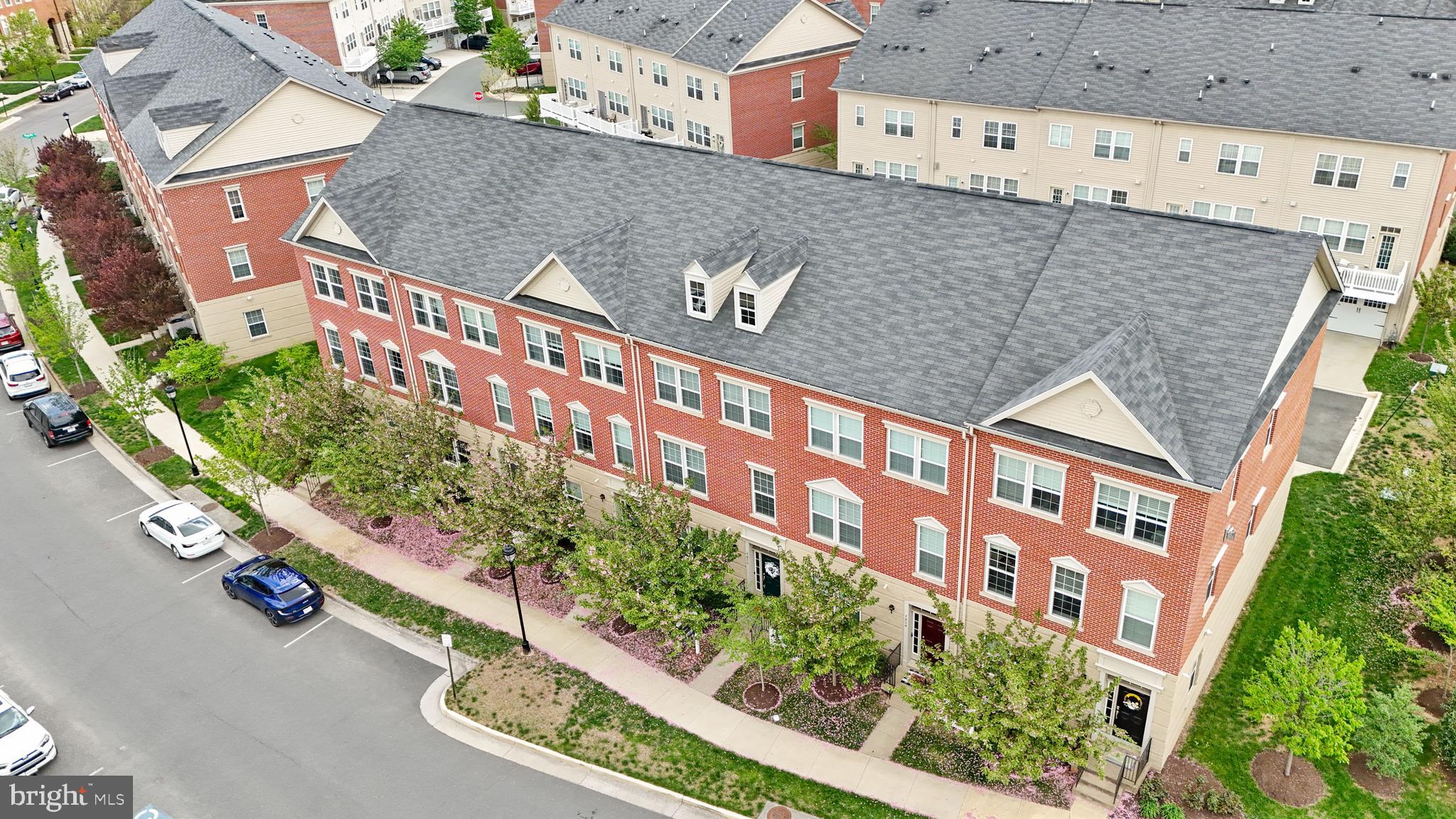 MADISON CRESCENT - Residential