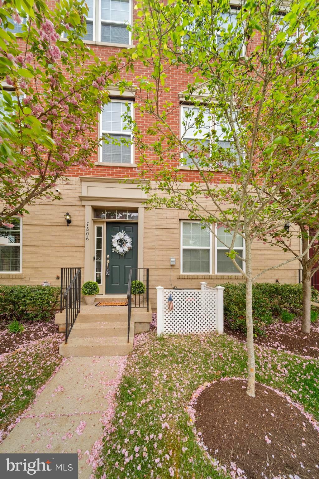 MADISON CRESCENT - Residential