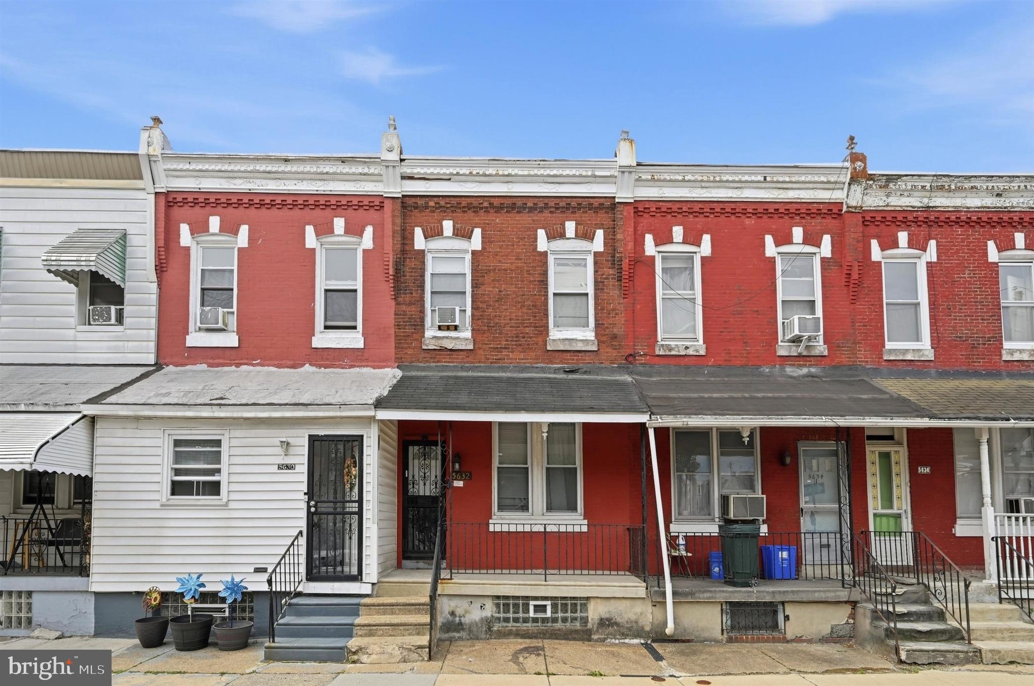 Charming brick rowhome located on a quiet residential street in West Philadelphia. This home offers a
functional layout with comfortable living spaces, hardwood flooring, and plenty of storage. Outdoor areas
provide space to relax and enjoy the neighborhood. Conveniently situated near public transportation,
shopping, dining, and major city amenities. A great opportunity for a homeowner or investor to add their
personal touch.