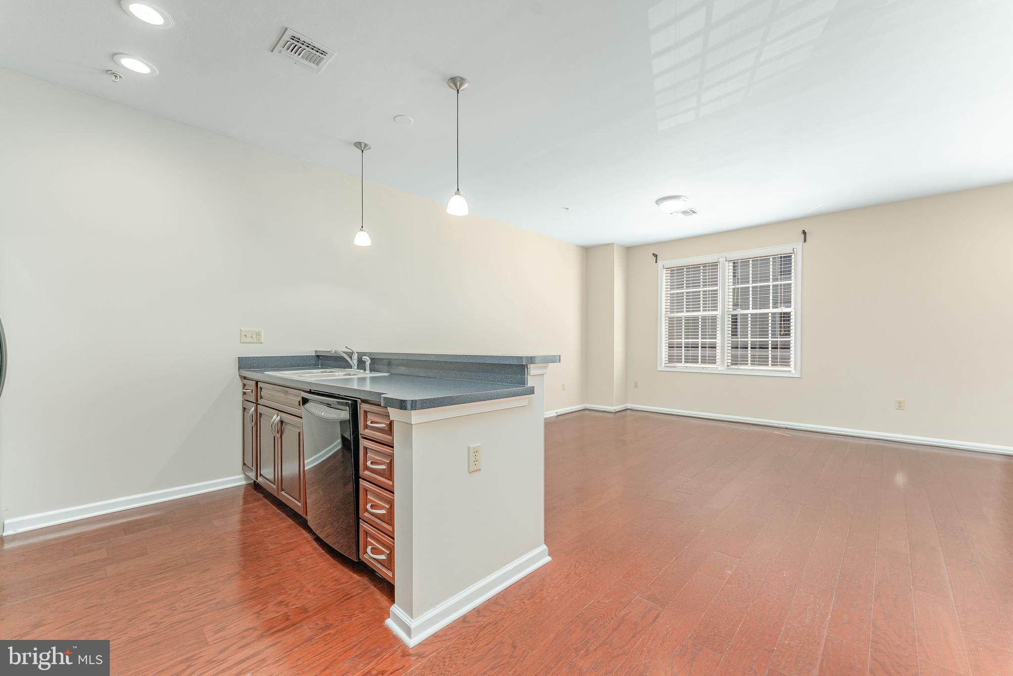 RENAISSANCE PLACE E - Residential