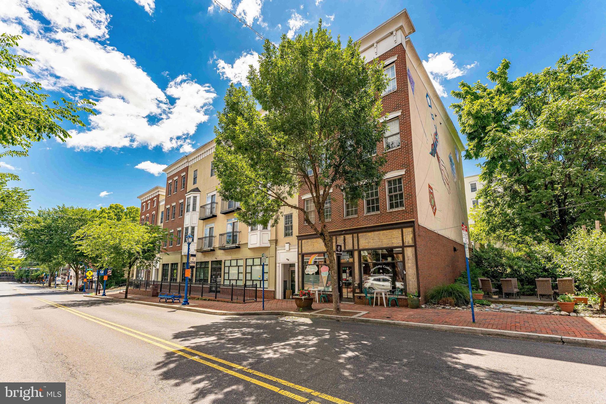 RENAISSANCE PLACE E - Residential