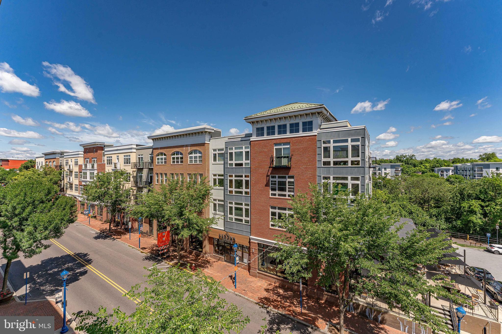 RENAISSANCE PLACE E - Residential