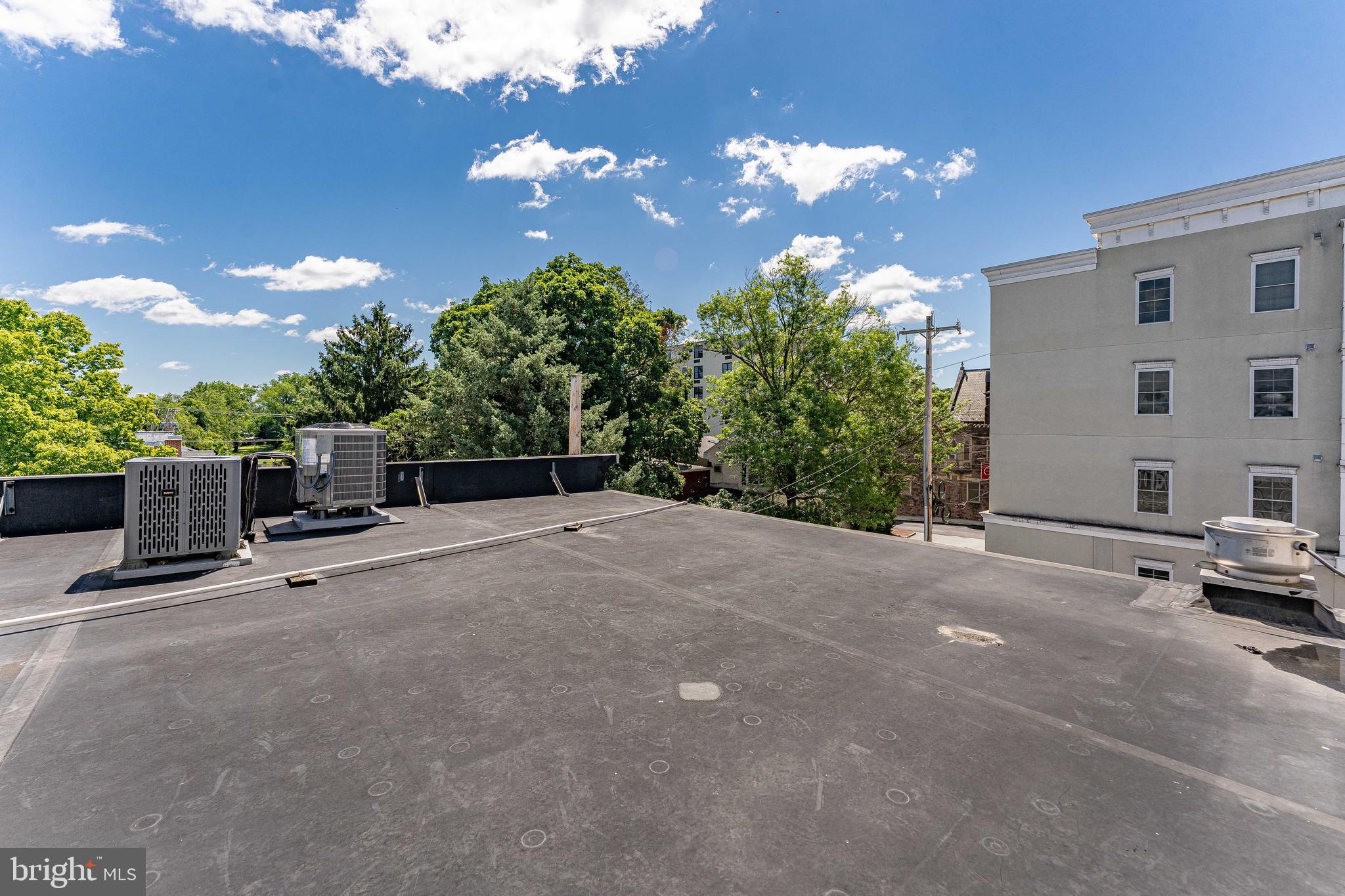 RENAISSANCE PLACE E - Residential