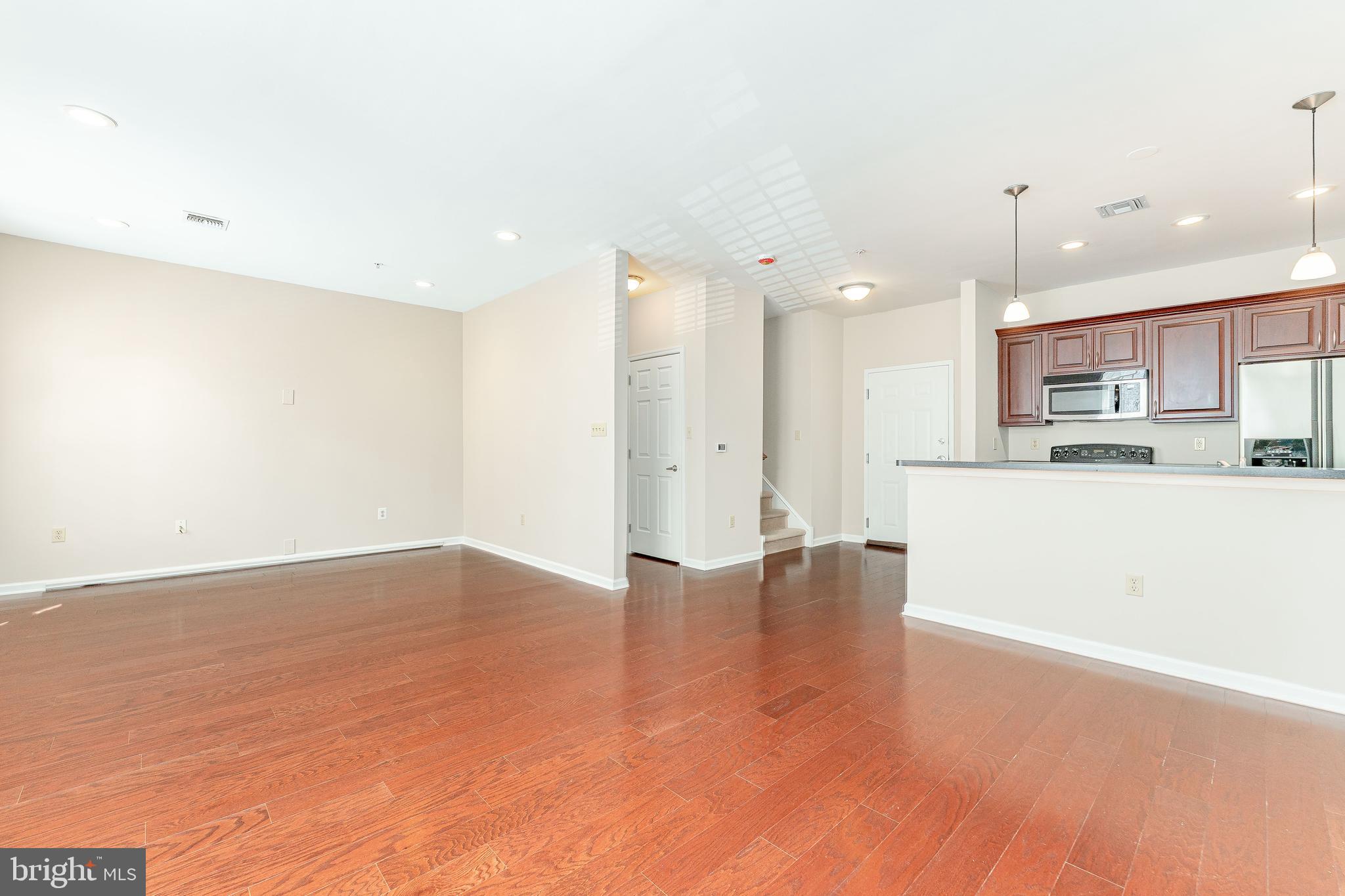 RENAISSANCE PLACE E - Residential