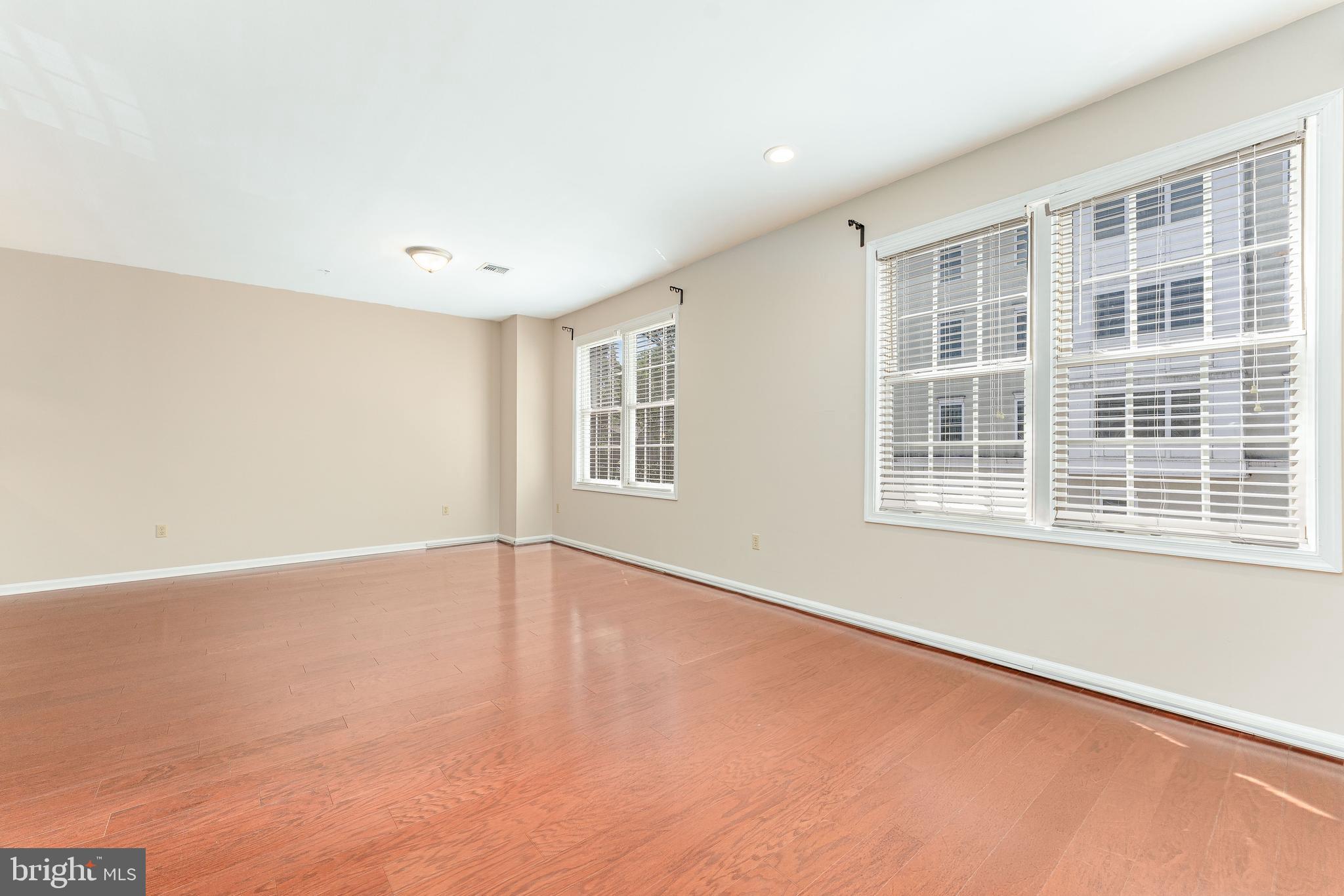 RENAISSANCE PLACE E - Residential