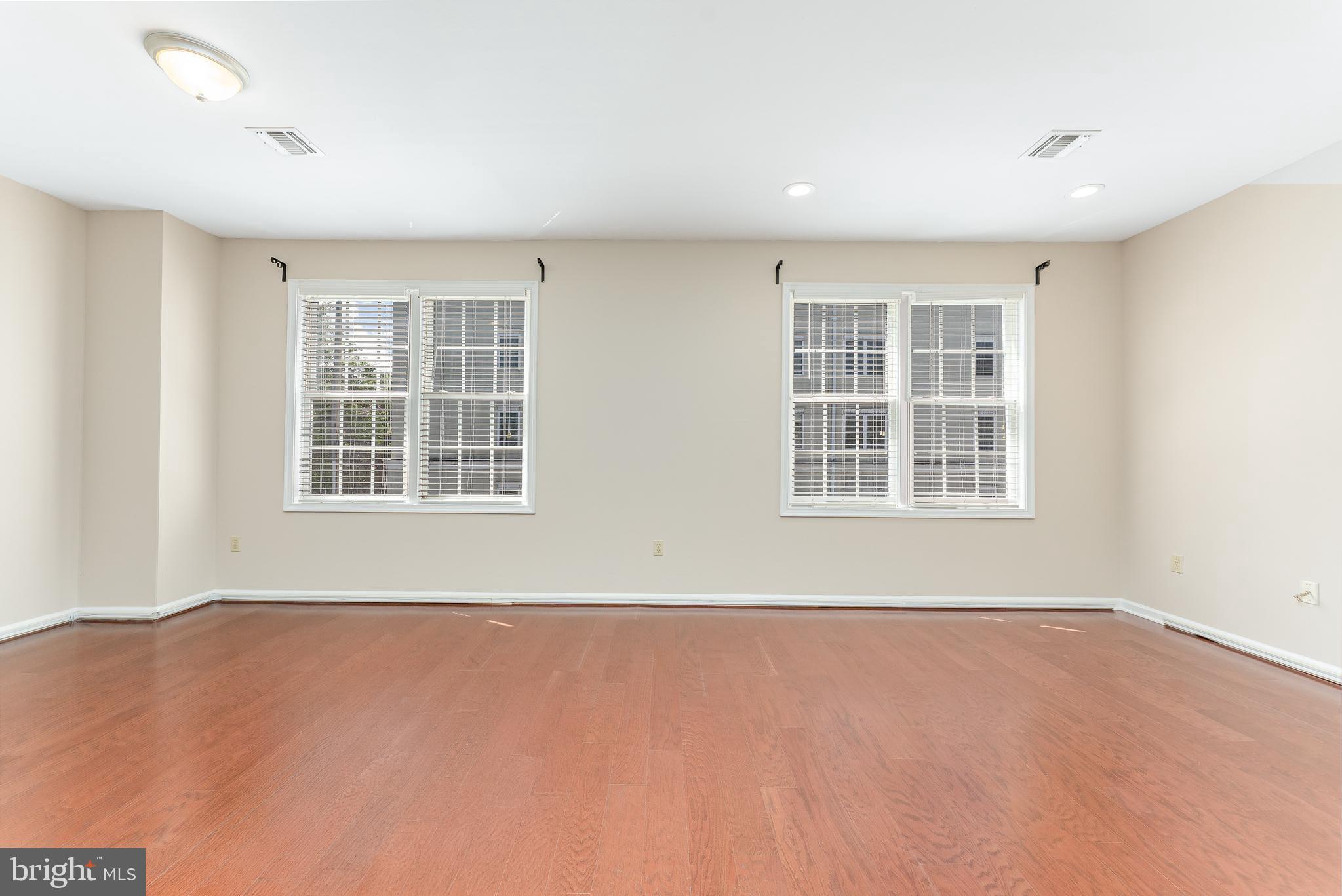 RENAISSANCE PLACE E - Residential