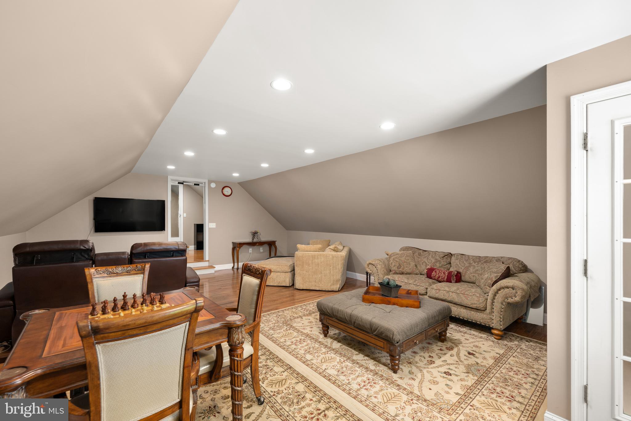 LAKELAWN ESTATES - Residential