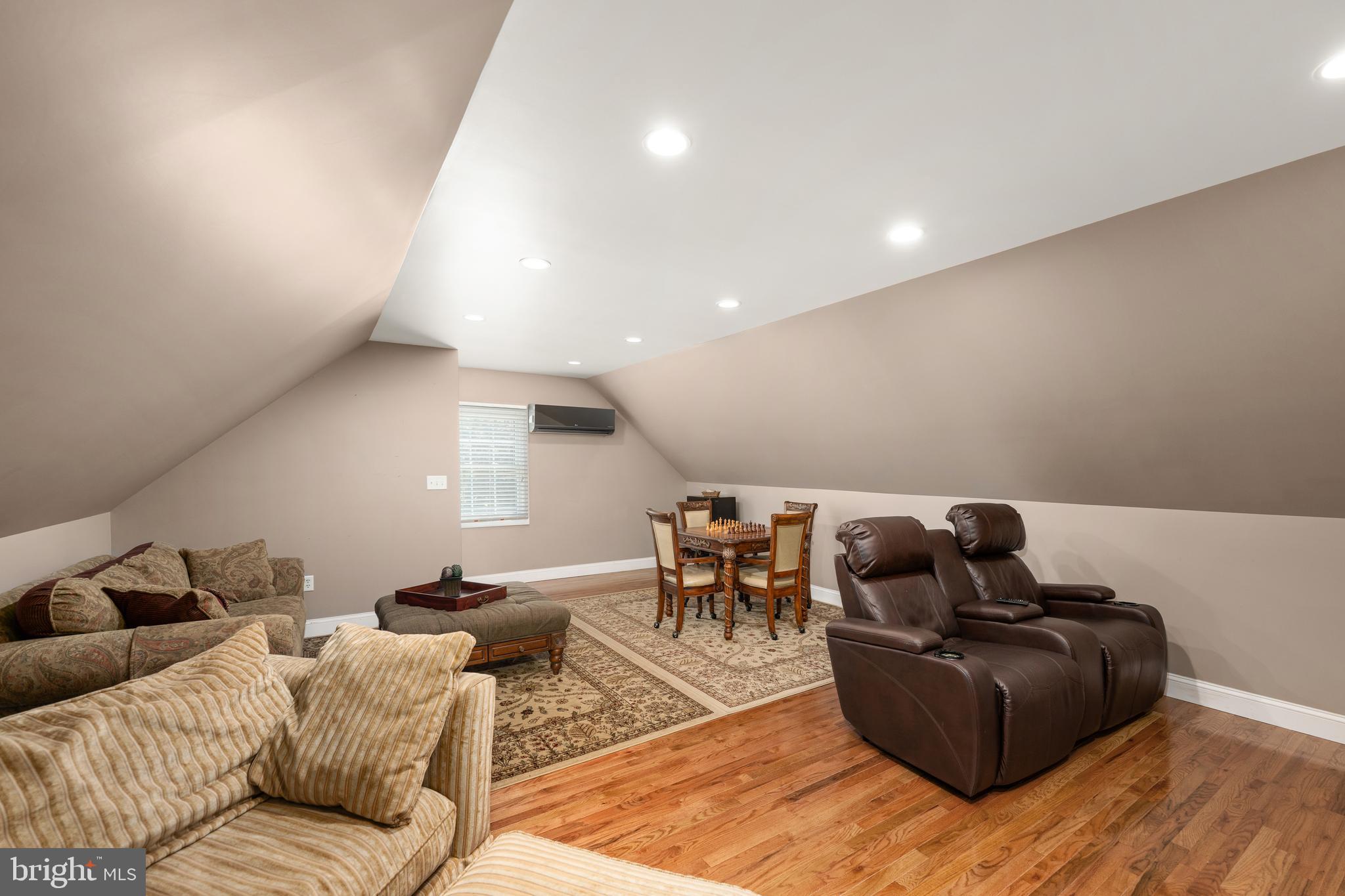 LAKELAWN ESTATES - Residential