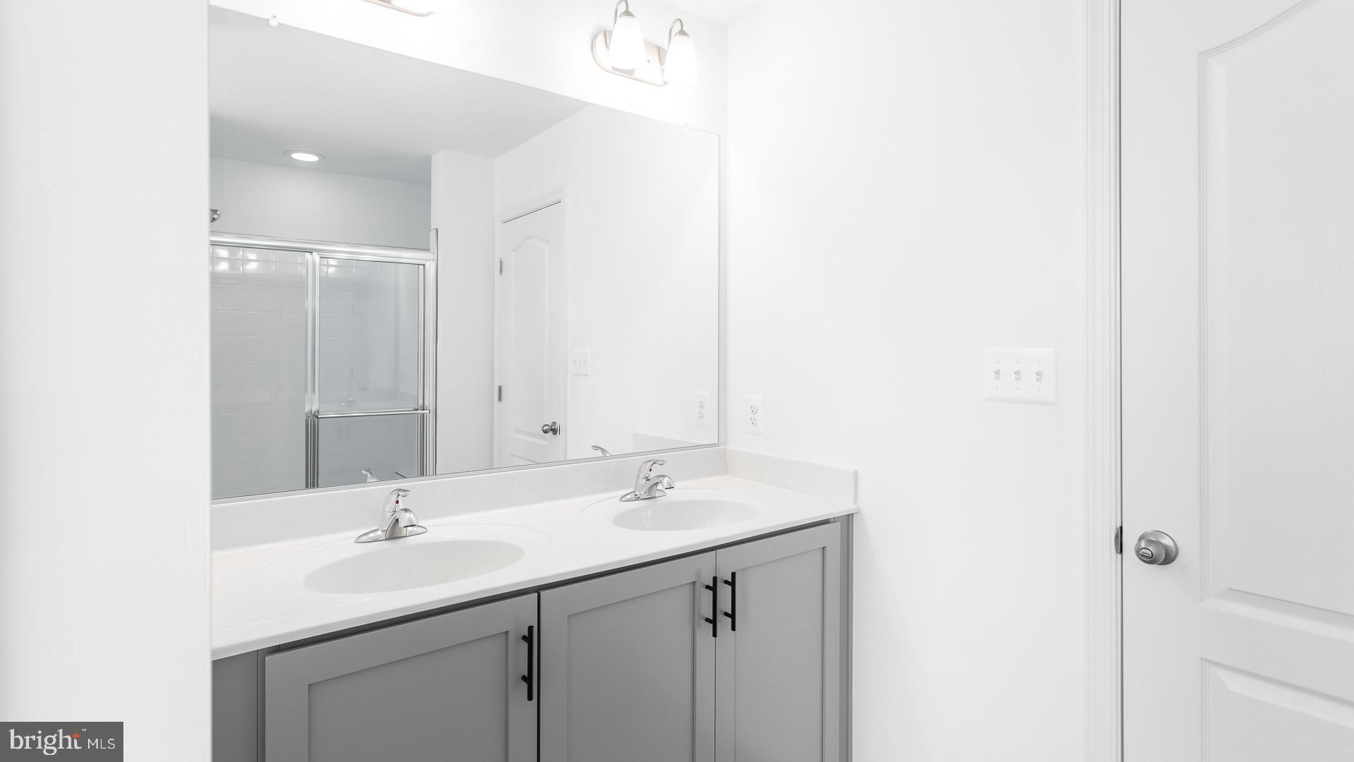 KING'S CROSSING - Residential