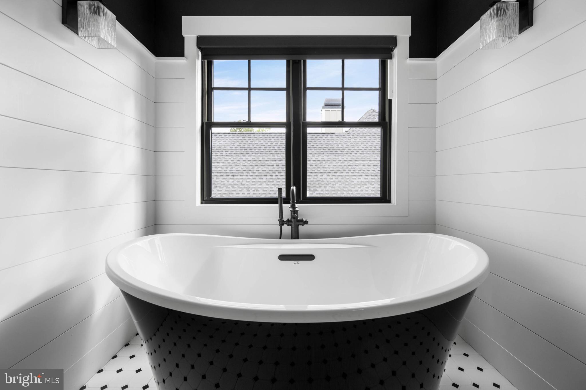 MARINERS RETREAT - Residential