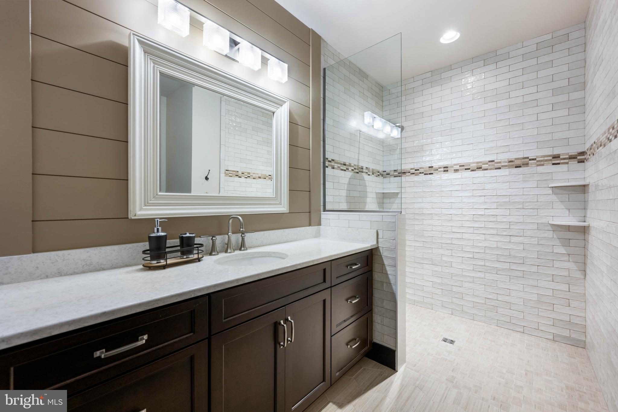 MARINERS RETREAT - Residential
