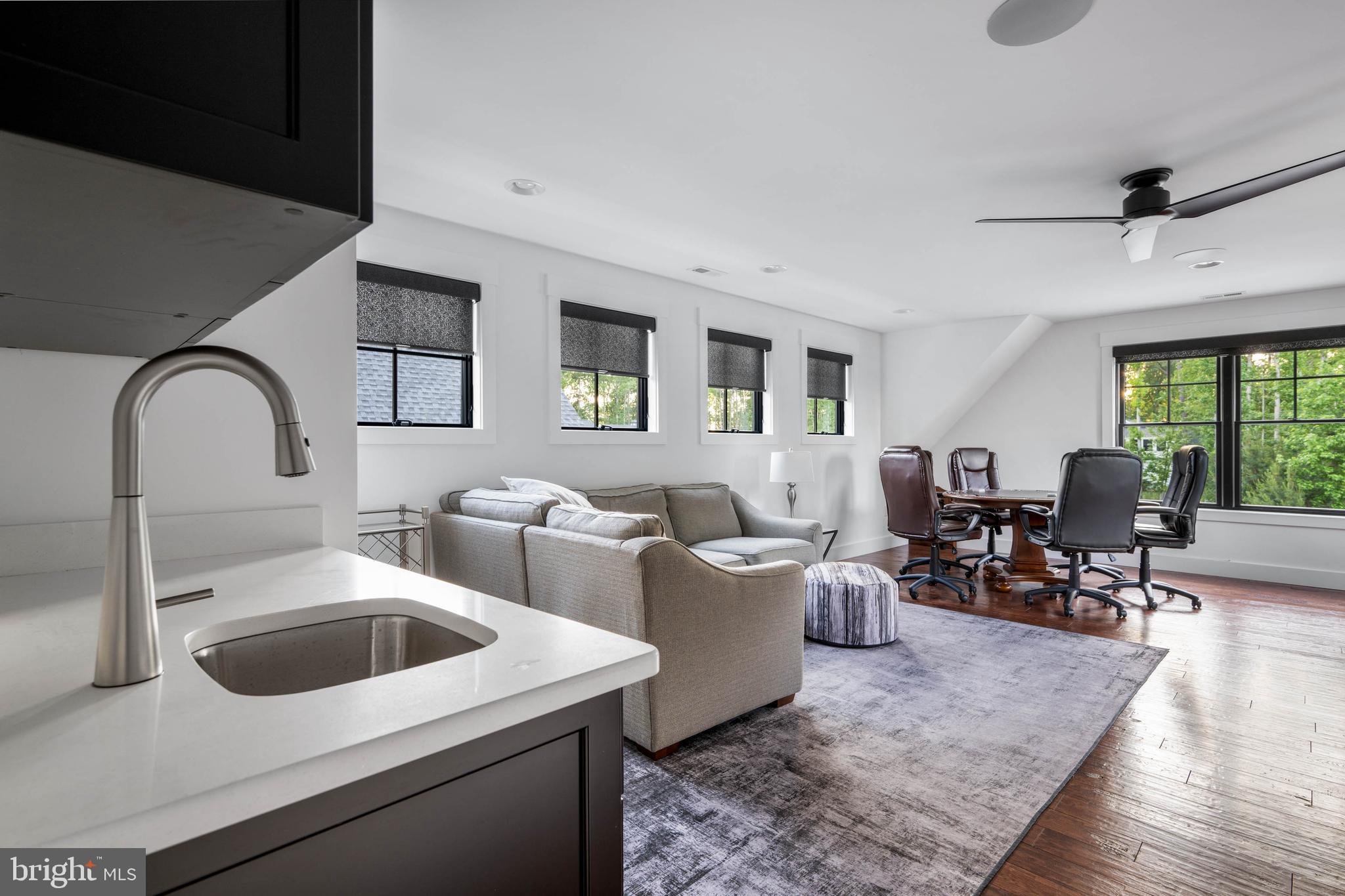 MARINERS RETREAT - Residential