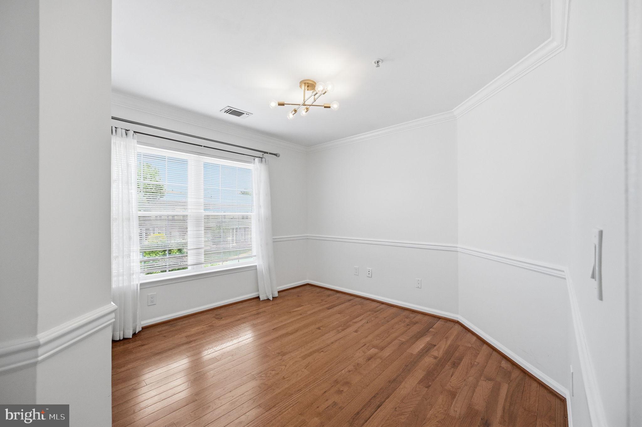 CHELSEA COURTS - Residential