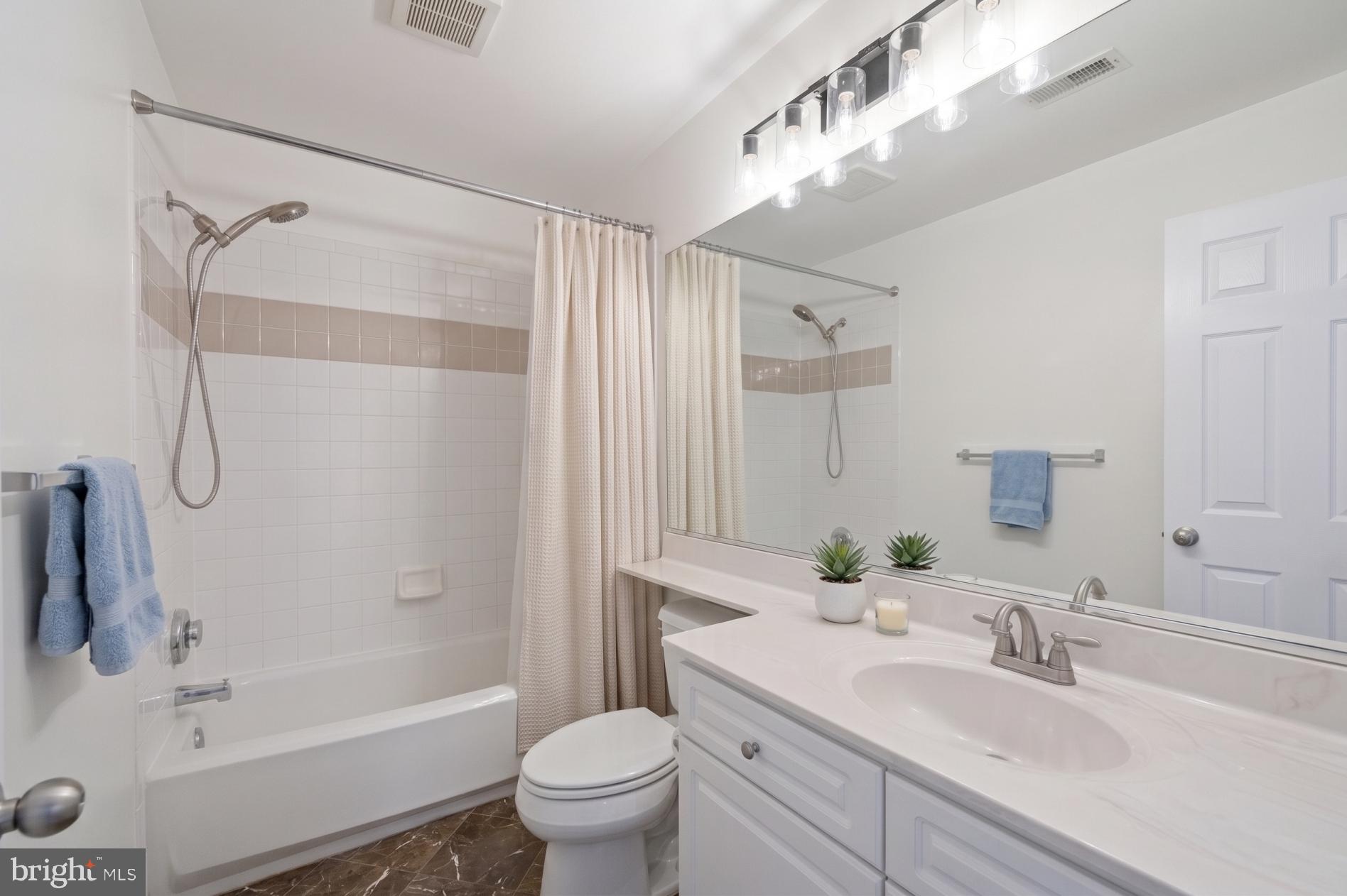 CHELSEA COURTS - Residential