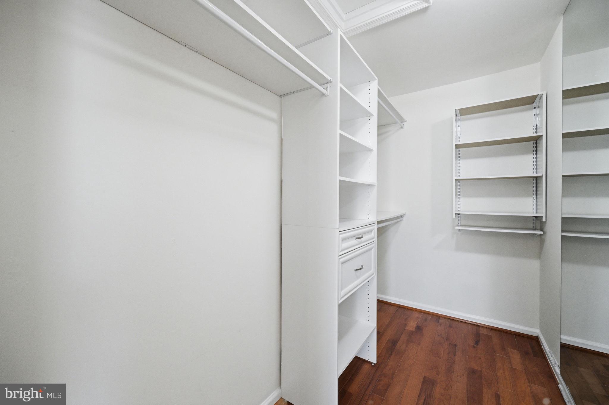 CHELSEA COURTS - Residential