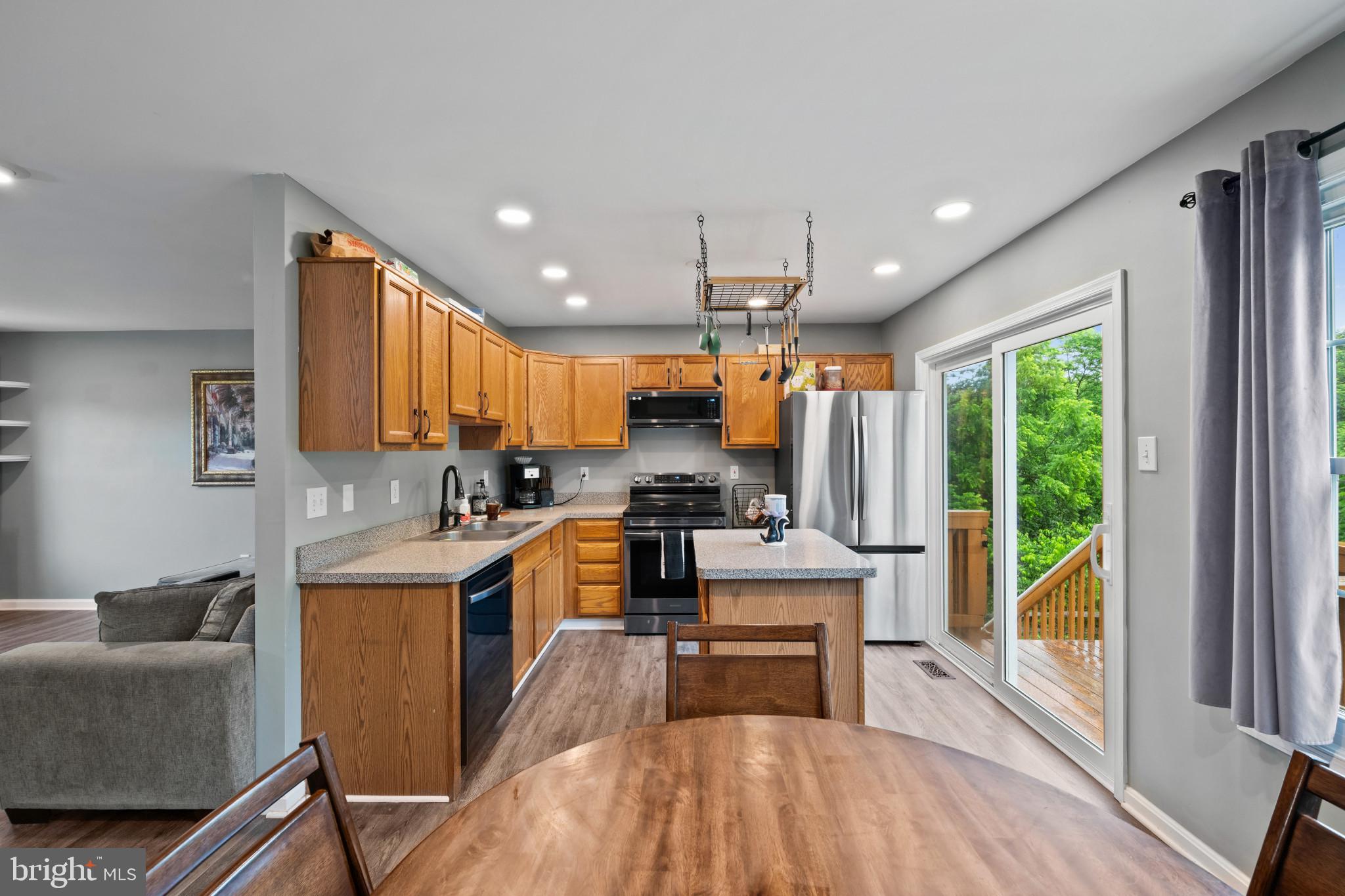 MEADOWBROOK - Residential