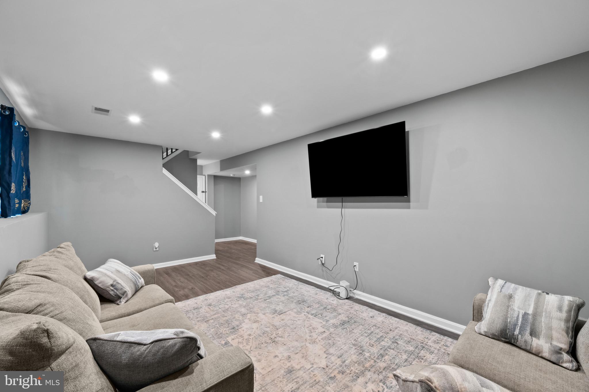 MEADOWBROOK - Residential