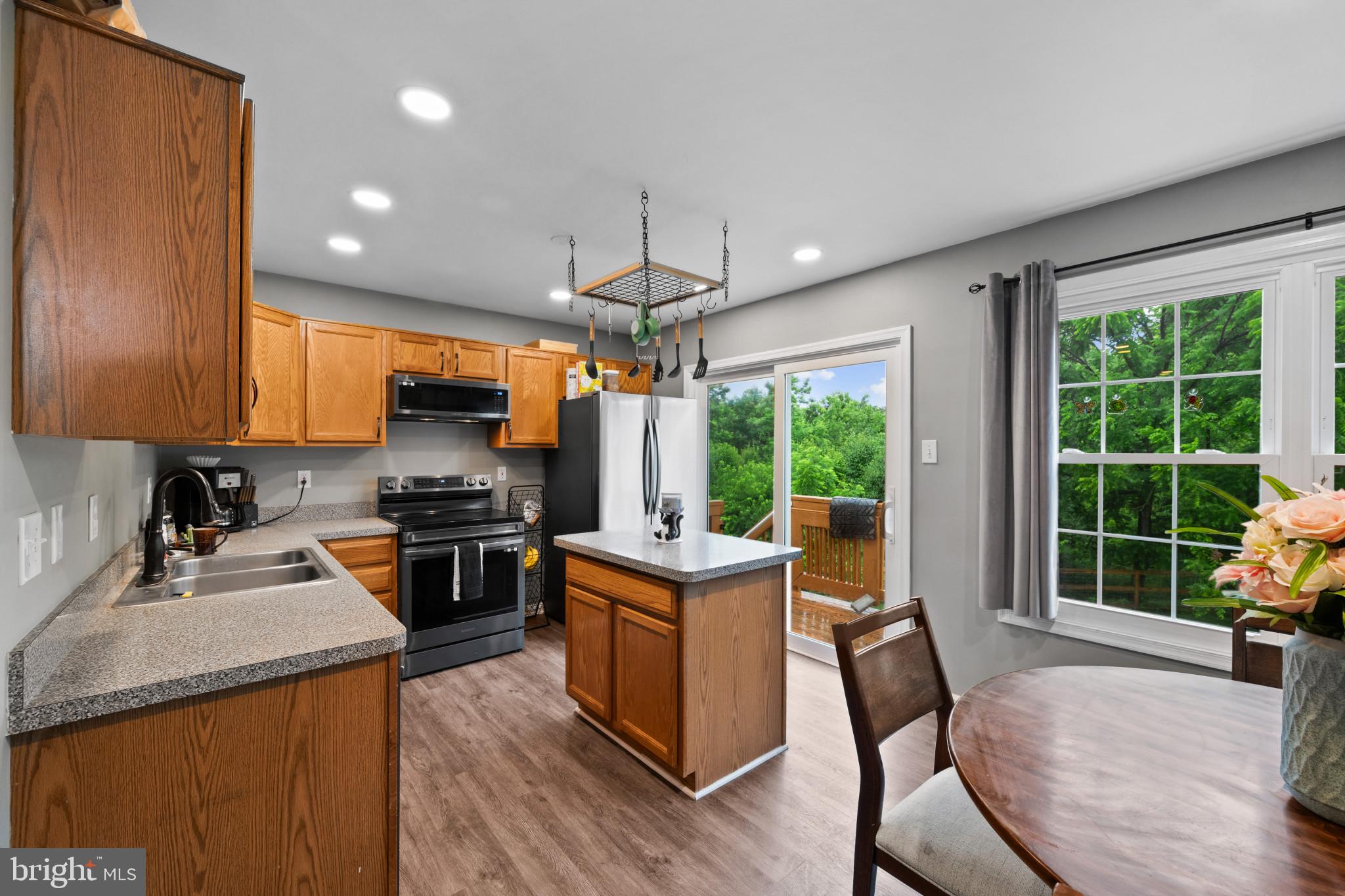 MEADOWBROOK - Residential