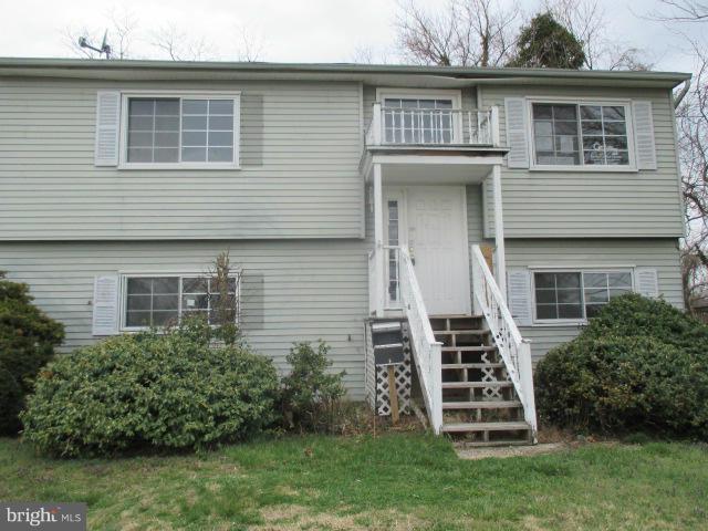 Spacious split foyer in Creek View with privacy fenced rear yard and in-ground pool . Main level offers 2 bedrooms ,full bath, Living room , kitchen and dining room. Nice size deck off dining room .Lower level has full bath, family room and bonus room. Walk out to covered patio to private rear yard. Water view from top floor. Close to schools, shopping and entertainment. Agents view doc's.